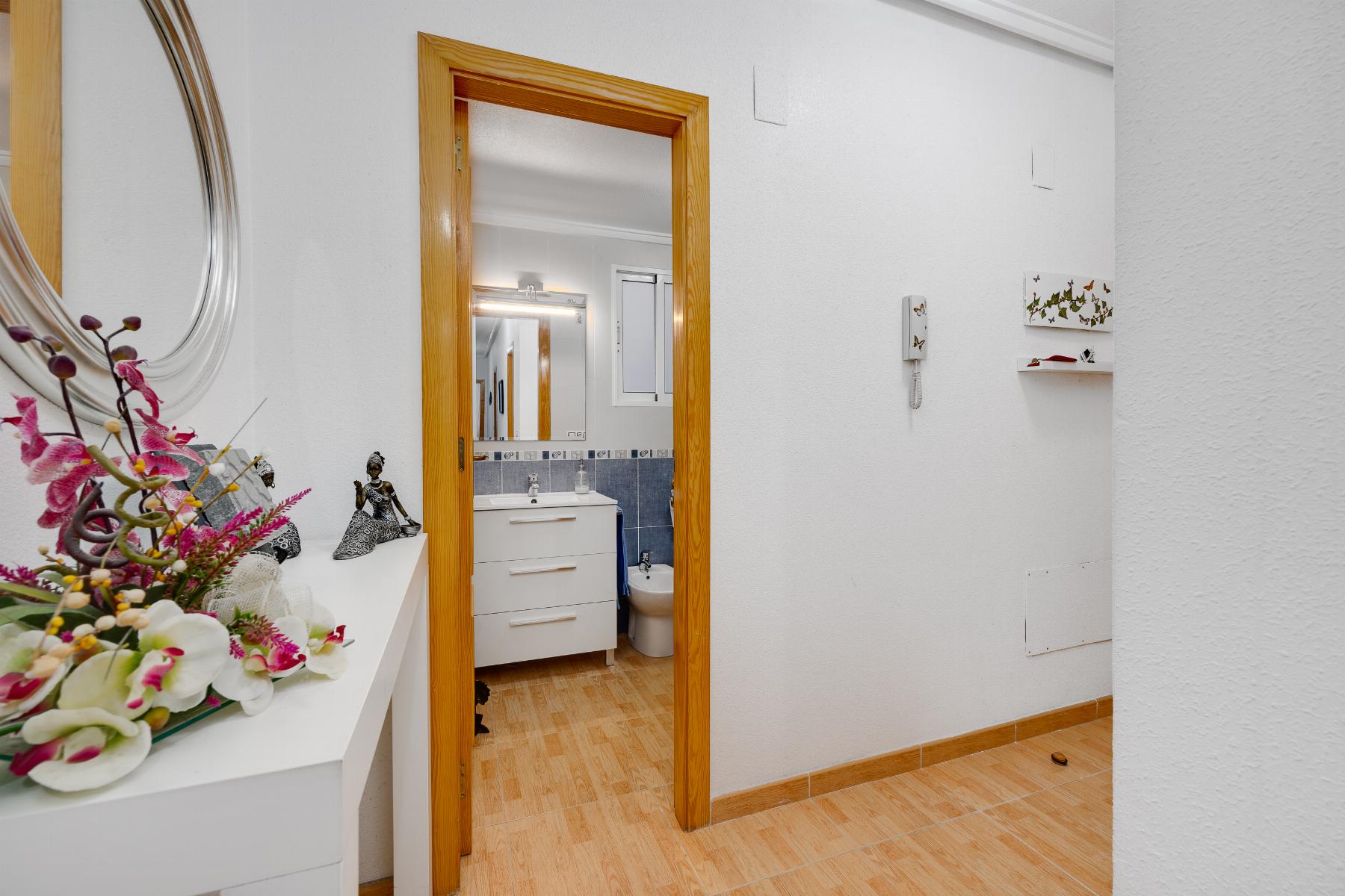 For sale - 2 Bedroom 1 Bathroom Apartament in Torrevieja - Playa del Acequión  - Alicante