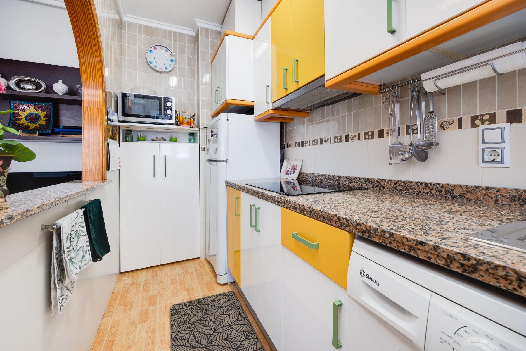 For sale - 2 Bedroom 1 Bathroom Apartament in Torrevieja - Playa del Acequión  - Alicante