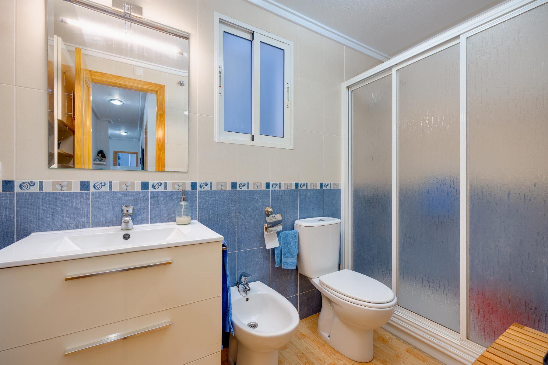 For sale - 2 Bedroom 1 Bathroom Apartament in Torrevieja - Playa del Acequión  - Alicante