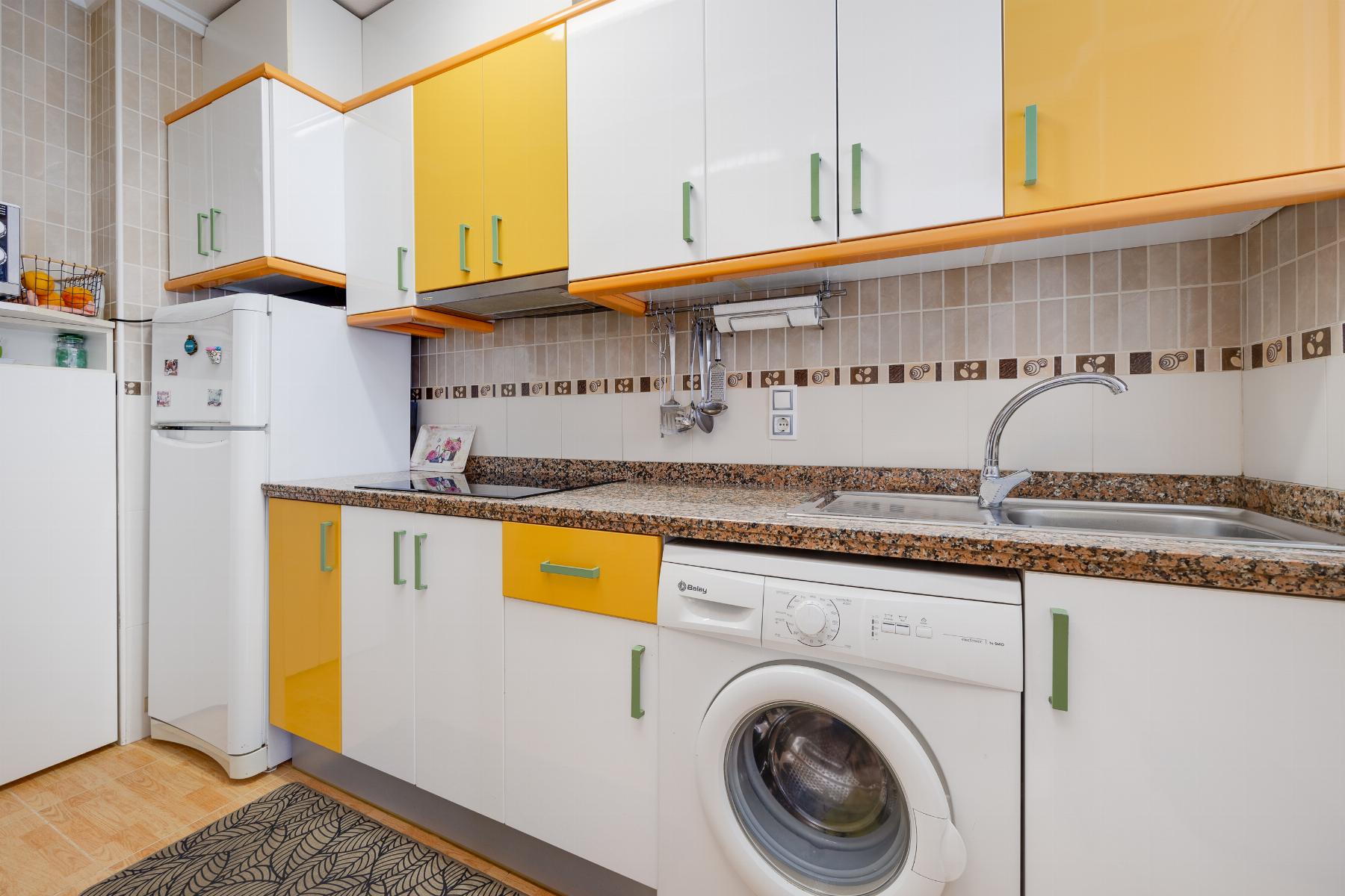 For sale - 2 Bedroom 1 Bathroom Apartament in Torrevieja - Playa del Acequión  - Alicante