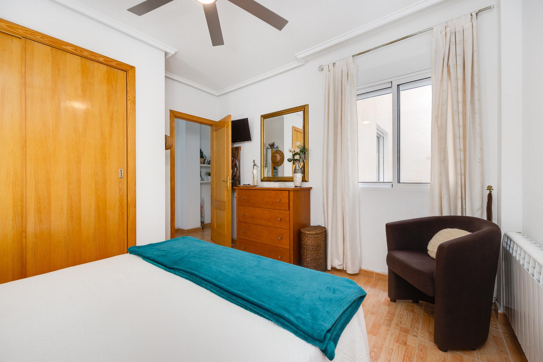 For sale - 2 Bedroom 1 Bathroom Apartament in Torrevieja - Playa del Acequión  - Alicante