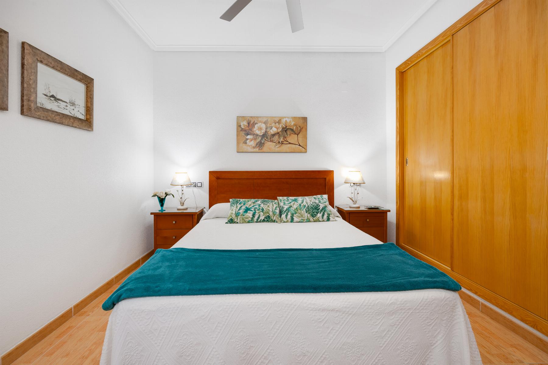 For sale - 2 Bedroom 1 Bathroom Apartament in Torrevieja - Playa del Acequión  - Alicante