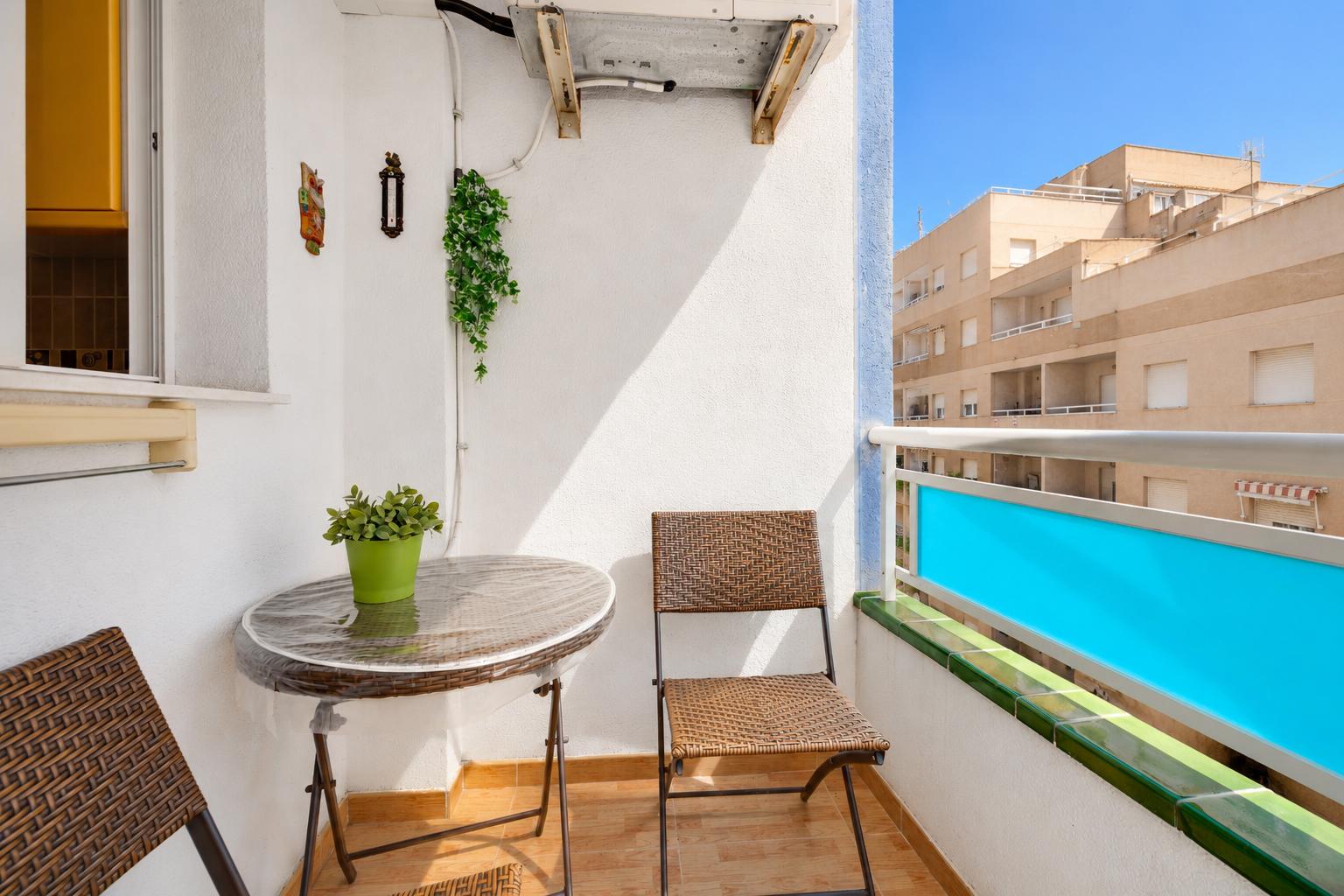 For sale - 2 Bedroom 1 Bathroom Apartament in Torrevieja - Playa del Acequión  - Alicante