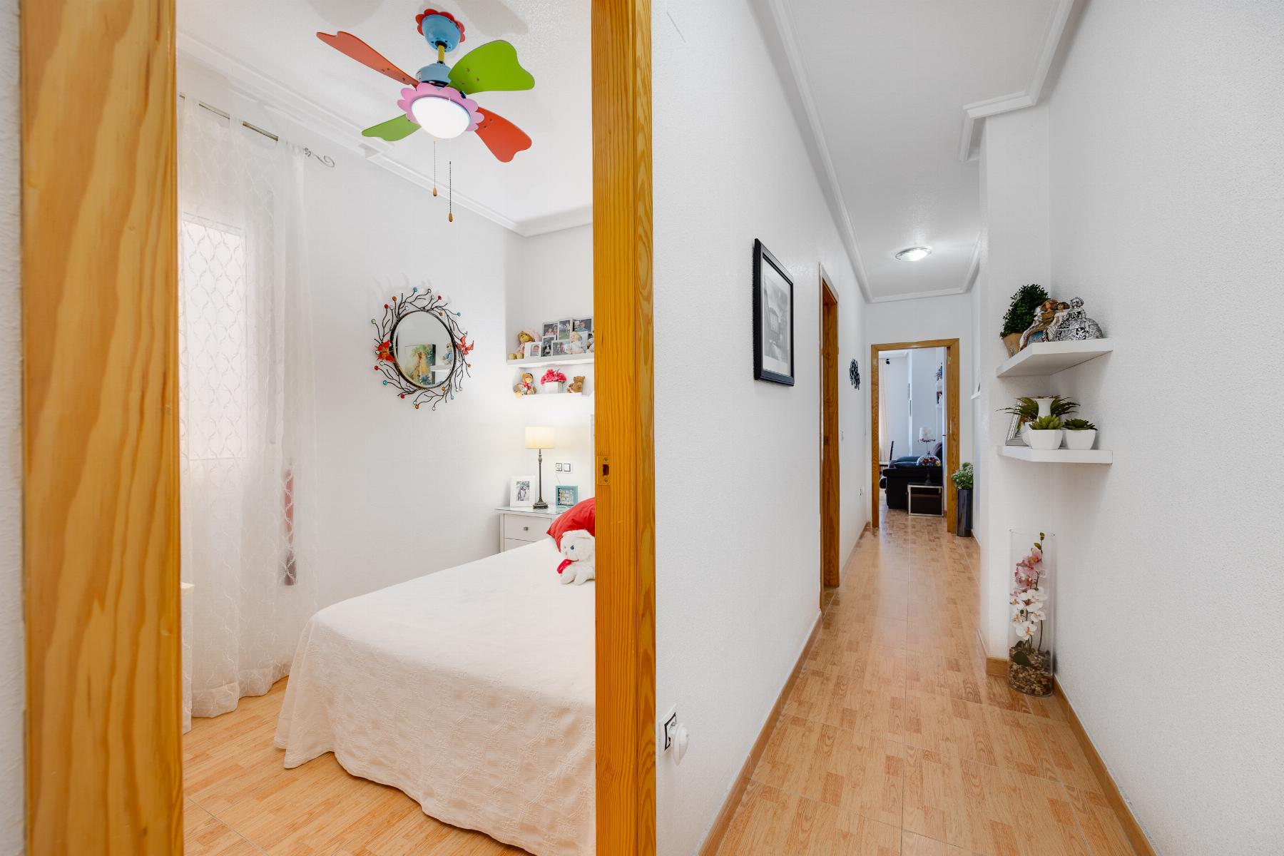 For sale - 2 Bedroom 1 Bathroom Apartament in Torrevieja - Playa del Acequión  - Alicante