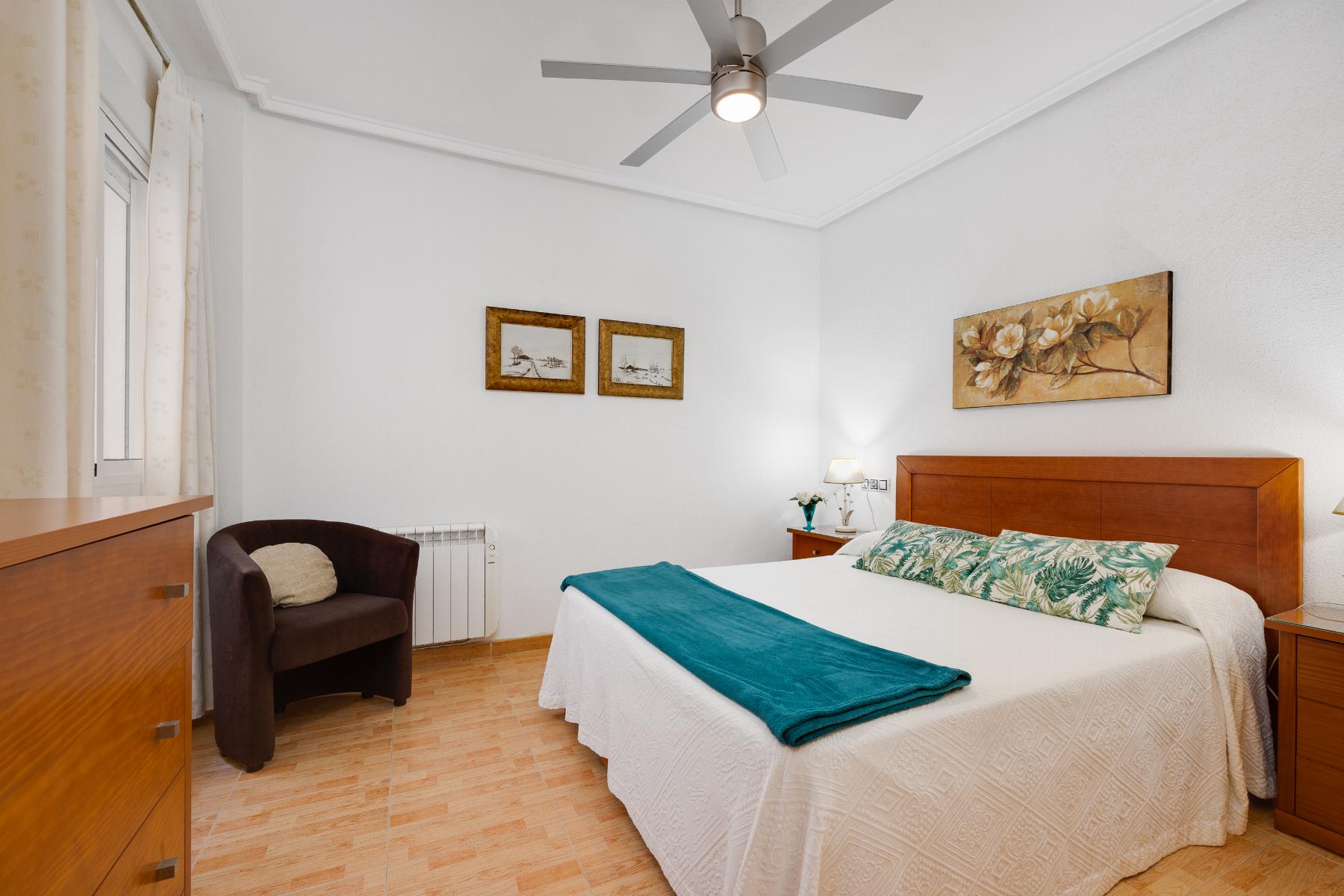 For sale - 2 Bedroom 1 Bathroom Apartament in Torrevieja - Playa del Acequión  - Alicante