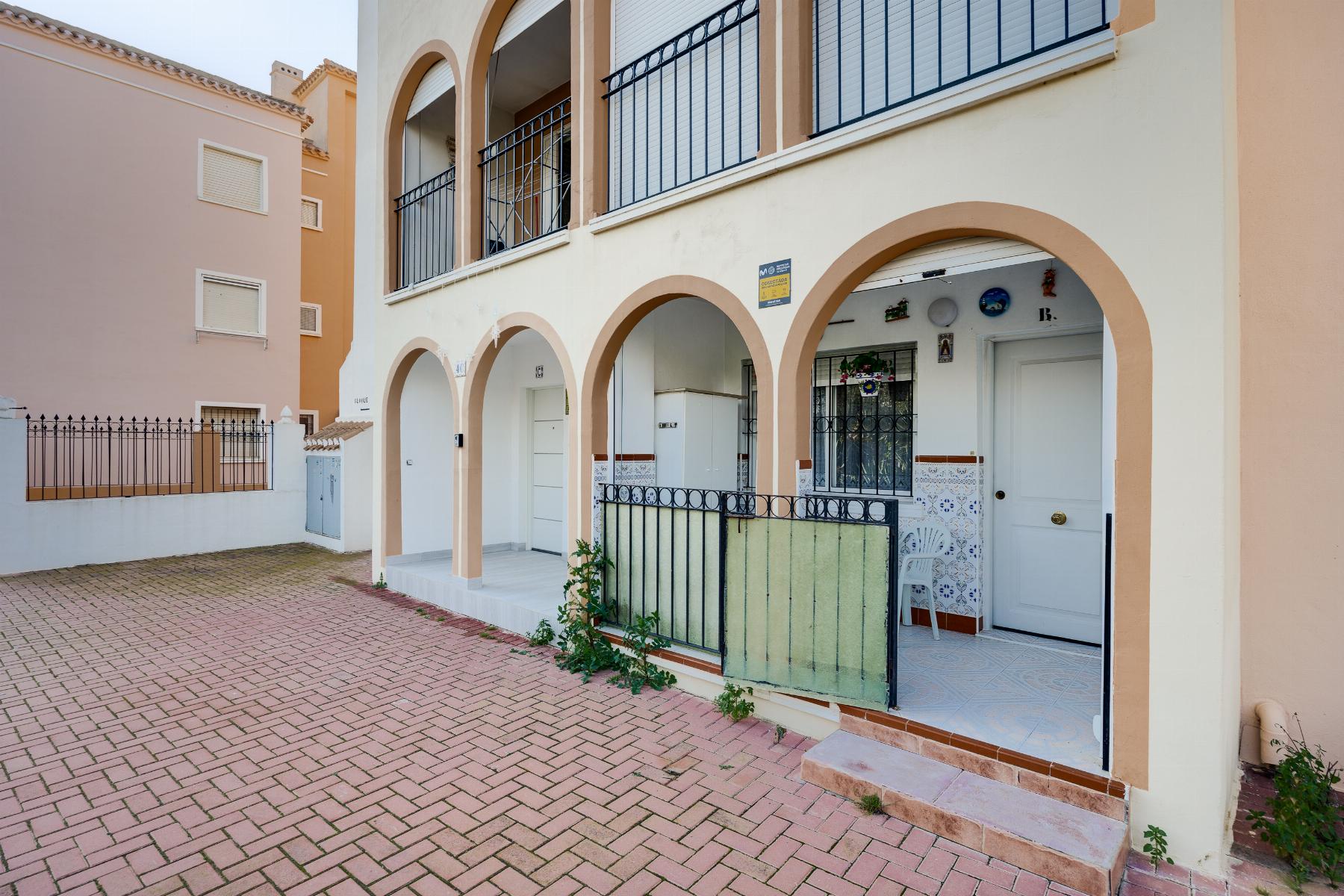 For sale - 2 Bedroom 1 Bathroom Ground floor apartment in Torrevieja - playa de los naufragos  - Alicante