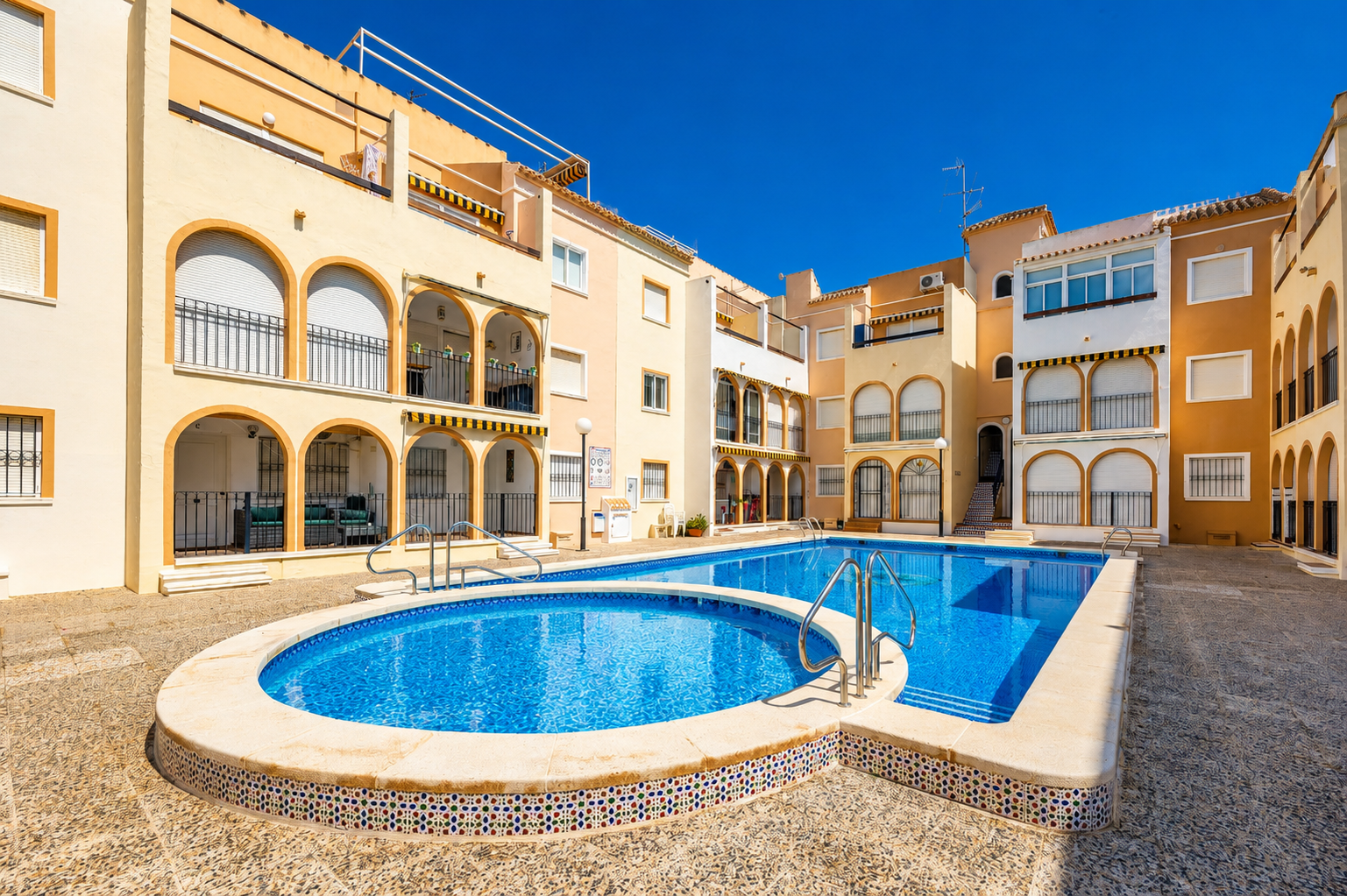 For sale - 2 Bedroom 1 Bathroom Ground floor apartment in Torrevieja - playa de los naufragos  - Alicante