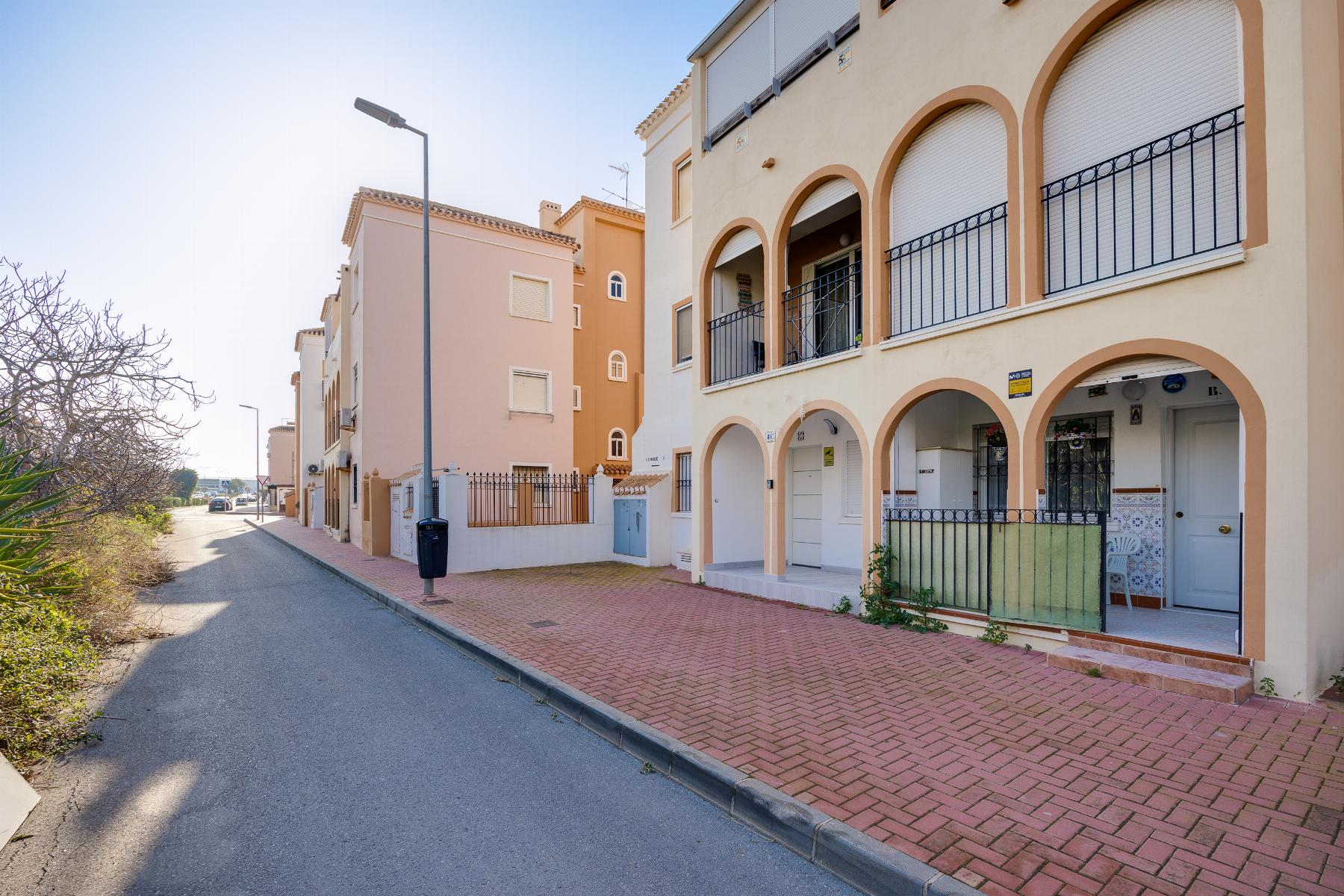 For sale - 2 Bedroom 1 Bathroom Ground floor apartment in Torrevieja - playa de los naufragos  - Alicante