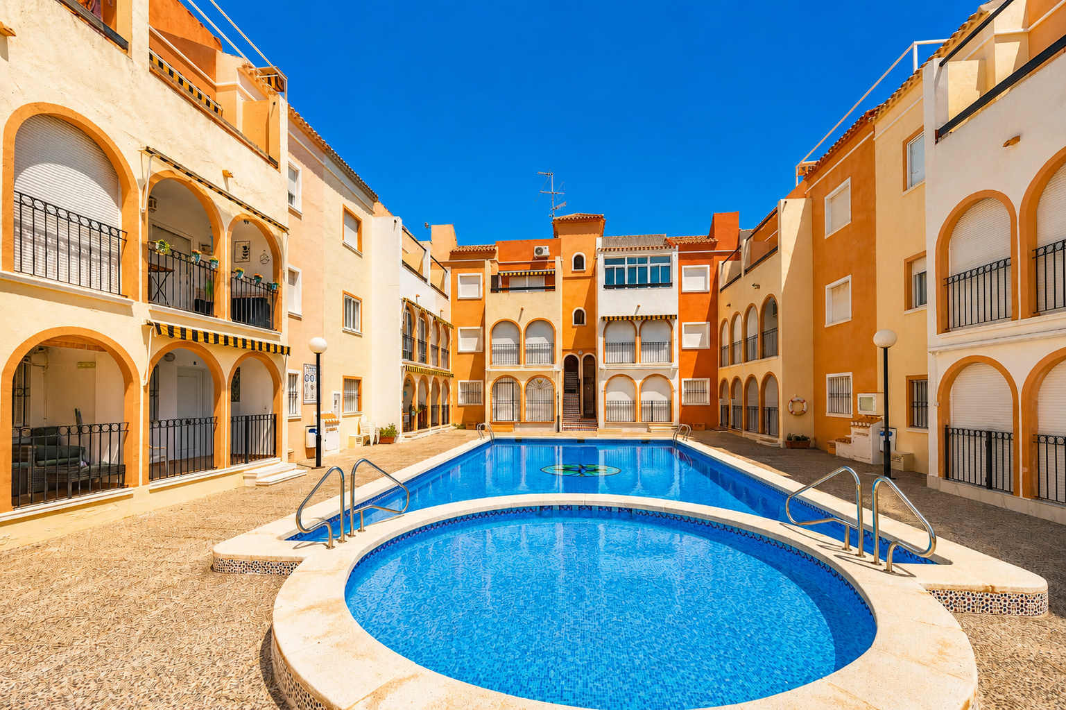 For sale - 2 Bedroom 1 Bathroom Ground floor apartment in Torrevieja - playa de los naufragos  - Alicante