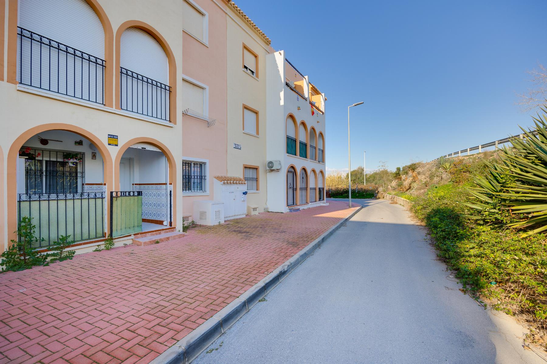 For sale - 2 Bedroom 1 Bathroom Ground floor apartment in Torrevieja - playa de los naufragos  - Alicante