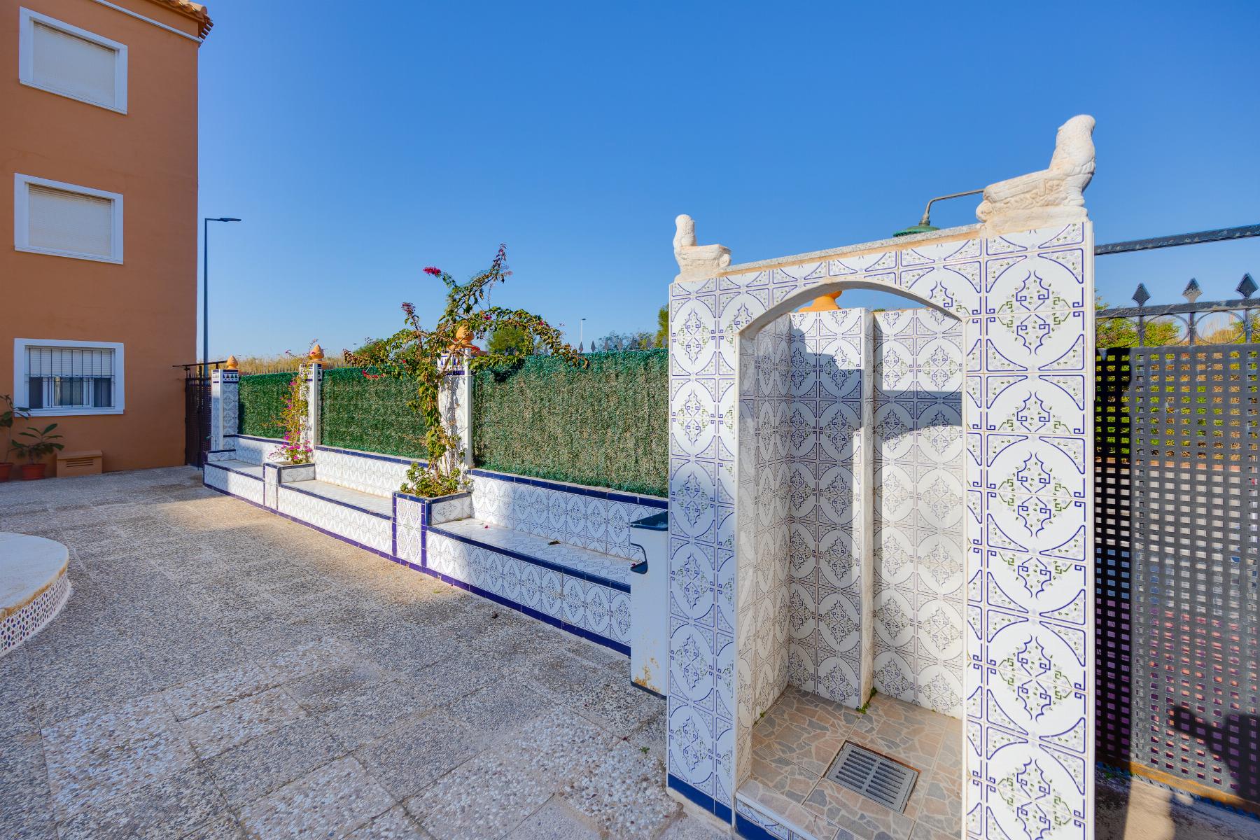 For sale - 2 Bedroom 1 Bathroom Ground floor apartment in Torrevieja - playa de los naufragos  - Alicante