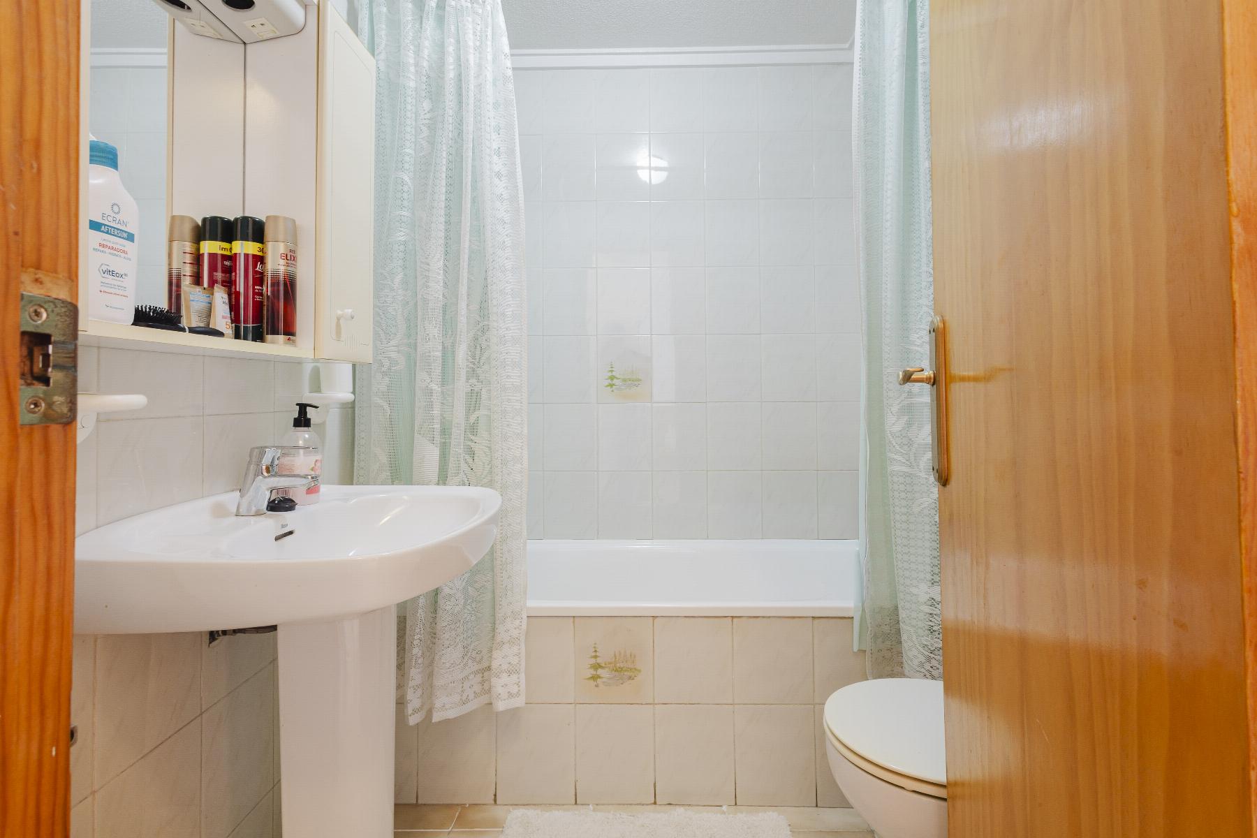 For sale - 2 Bedroom 1 Bathroom Penthouse in Torrevieja - Playa del Acequión  - Alicante