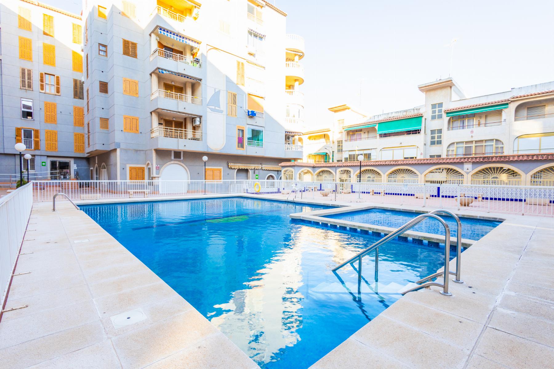 For sale - 2 Bedroom 1 Bathroom Penthouse in Torrevieja - Playa del Acequión  - Alicante
