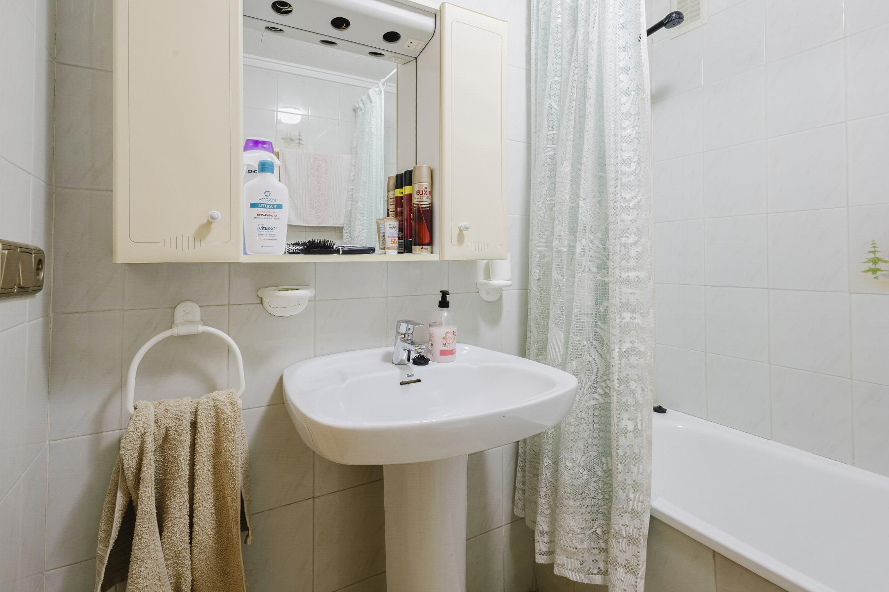 For sale - 2 Bedroom 1 Bathroom Penthouse in Torrevieja - Playa del Acequión  - Alicante