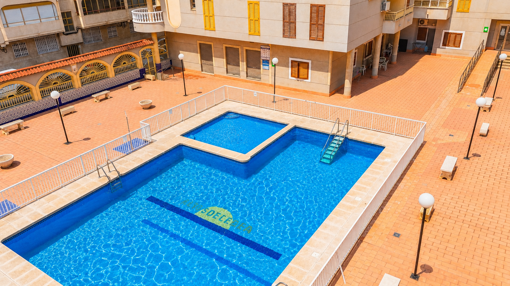 For sale - 2 Bedroom 1 Bathroom Penthouse in Torrevieja - Playa del Acequión  - Alicante