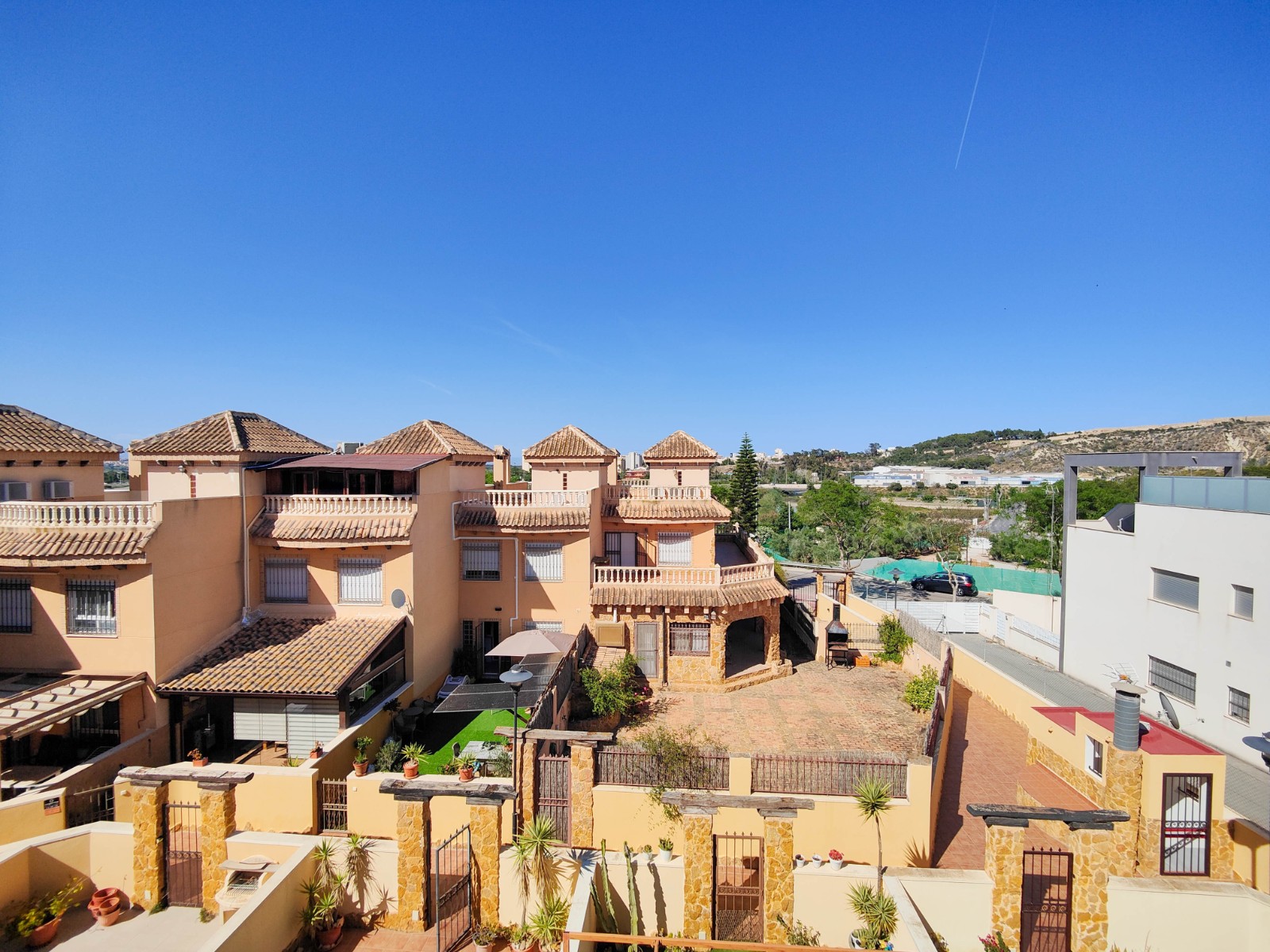 For sale - 4 Bedroom 3 Bathroom Townhouse in Guardamar del Segura - Guardamar - El Raso  - Alicante