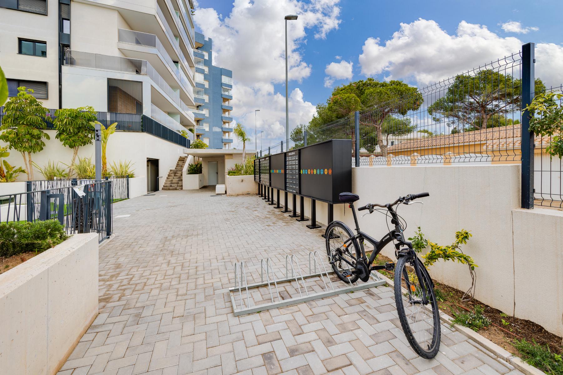 For sale - 3 Bedroom 2 Bathroom Atico in Orihuela Costa - Campoamor  - Alicante