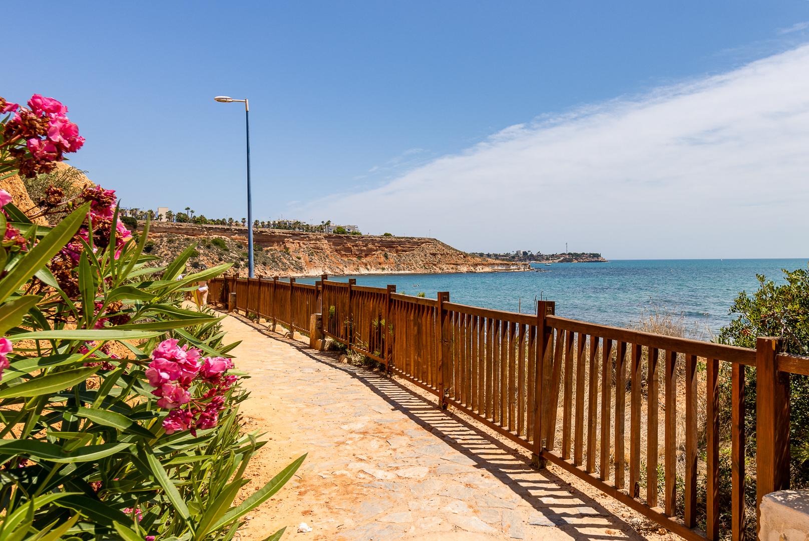 For sale - 3 Bedroom 2 Bathroom Atico in Orihuela Costa - Campoamor  - Alicante