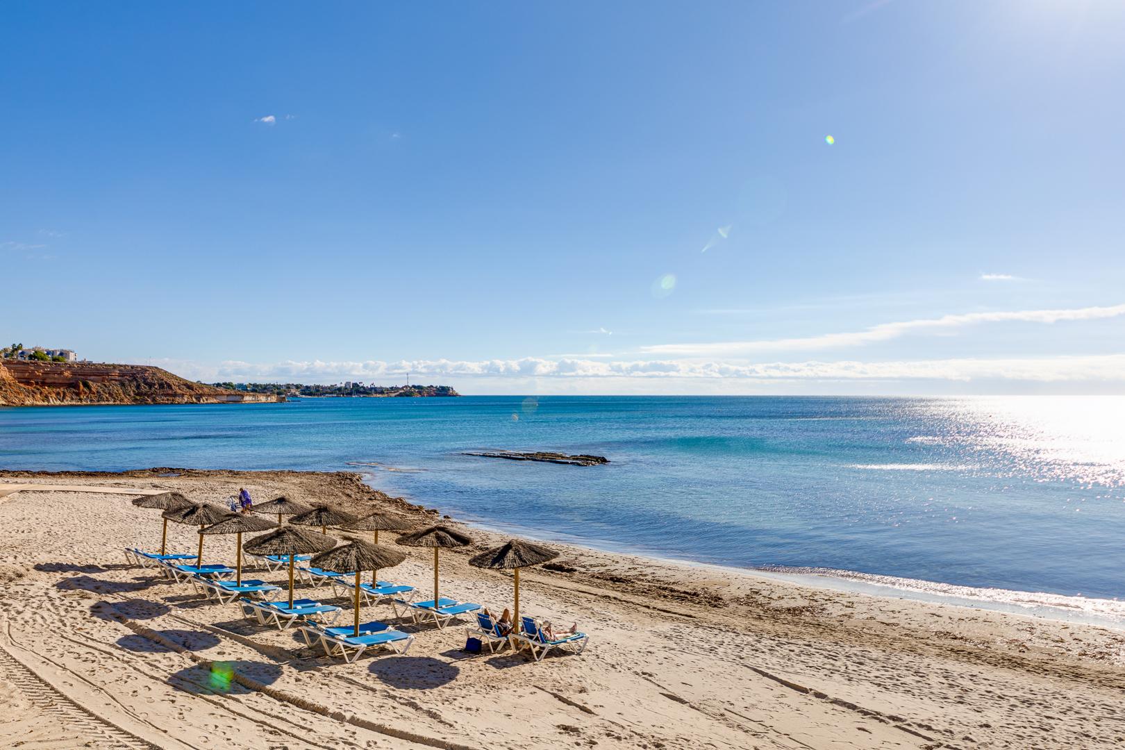 For sale - 3 Bedroom 2 Bathroom Atico in Orihuela Costa - Campoamor  - Alicante