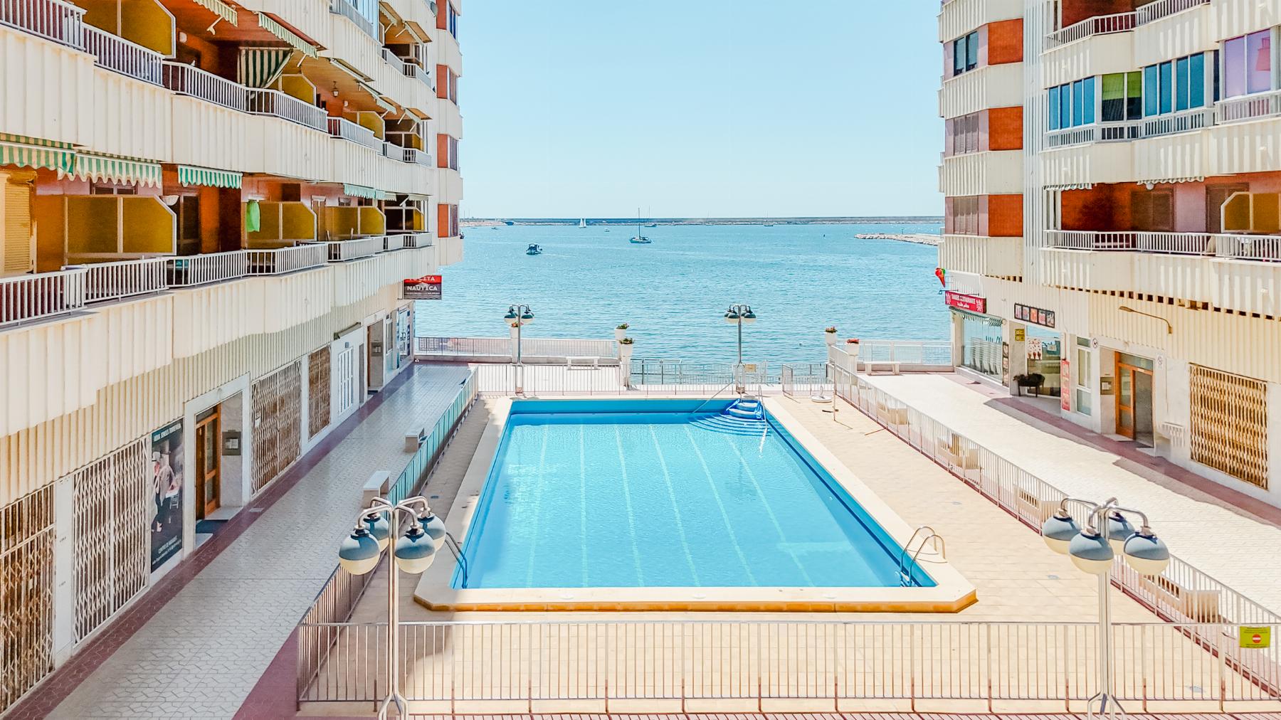 For sale - 3 Bedroom 2 Bathroom Apartamento in Torrevieja - Playa del Acequión  - Alicante