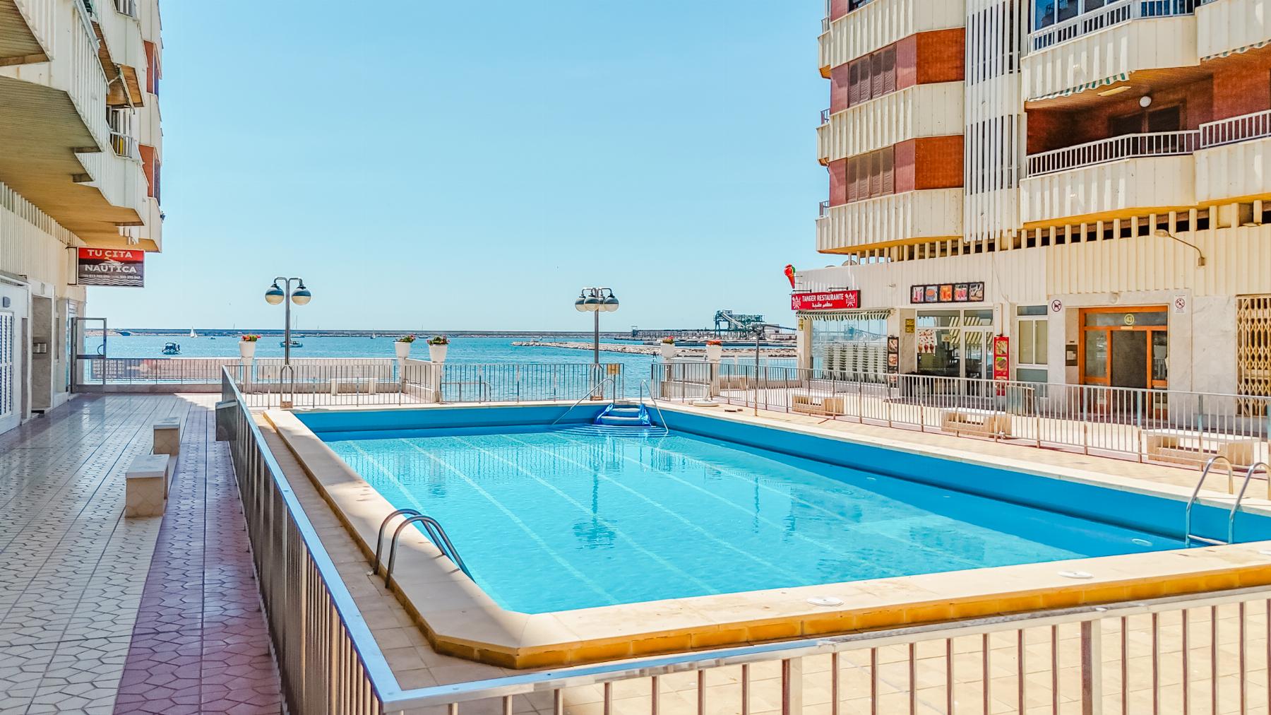 For sale - 3 Bedroom 2 Bathroom Apartamento in Torrevieja - Playa del Acequión  - Alicante