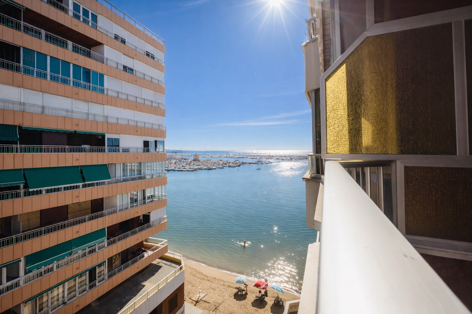 For sale - 3 Bedroom 2 Bathroom Apartamento in Torrevieja - Playa del Acequión  - Alicante