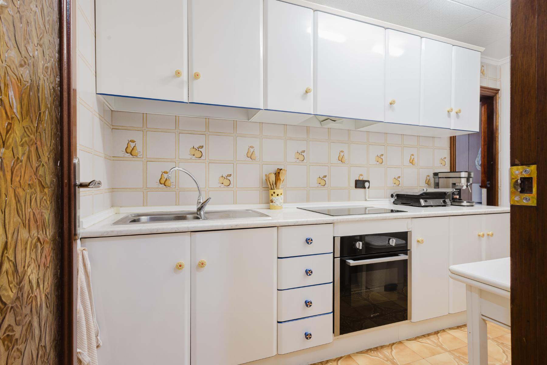 For sale - 3 Bedroom 2 Bathroom Apartamento in Torrevieja - Playa del Acequión  - Alicante