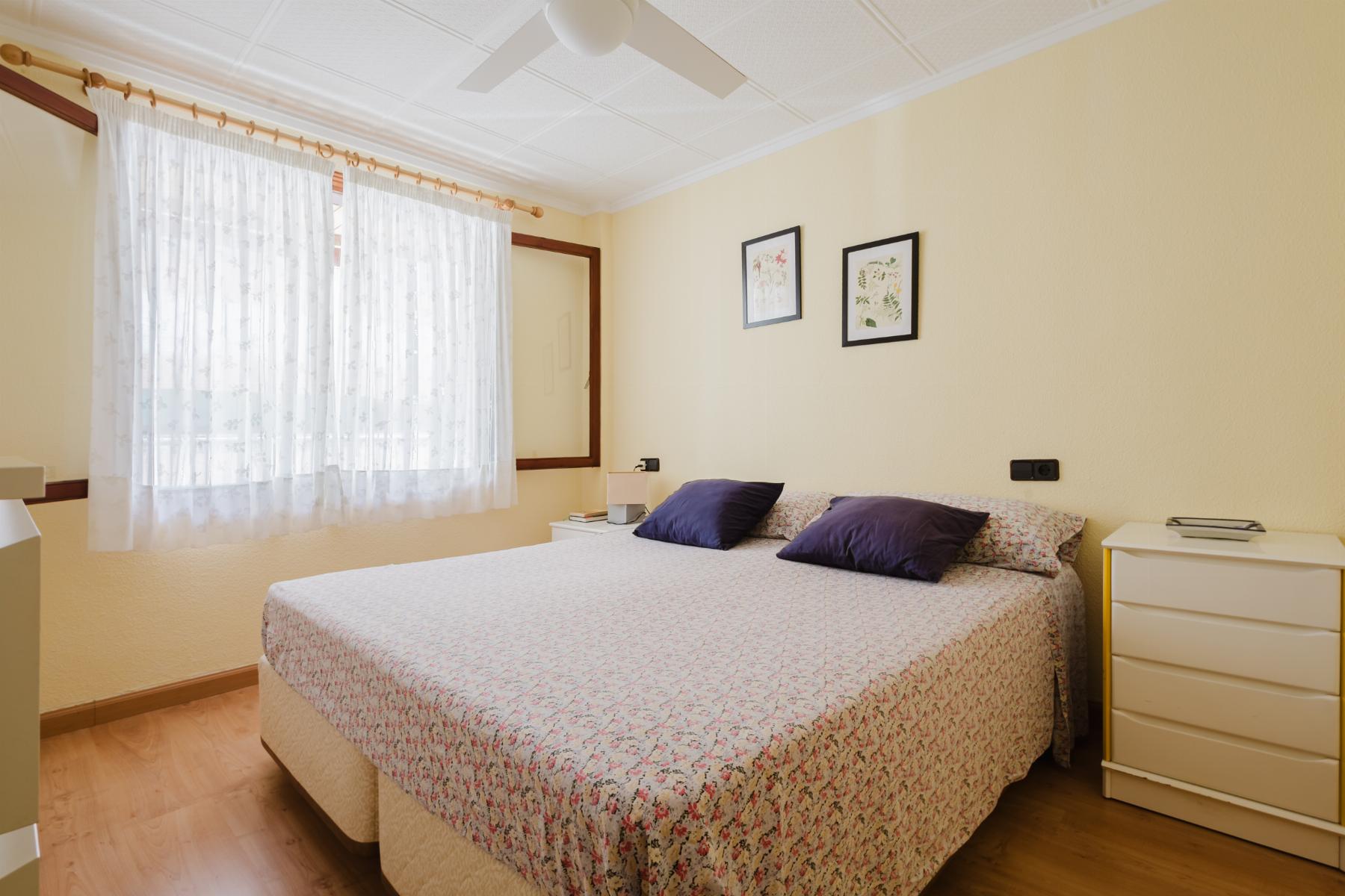 For sale - 3 Bedroom 2 Bathroom Apartamento in Torrevieja - Playa del Acequión  - Alicante