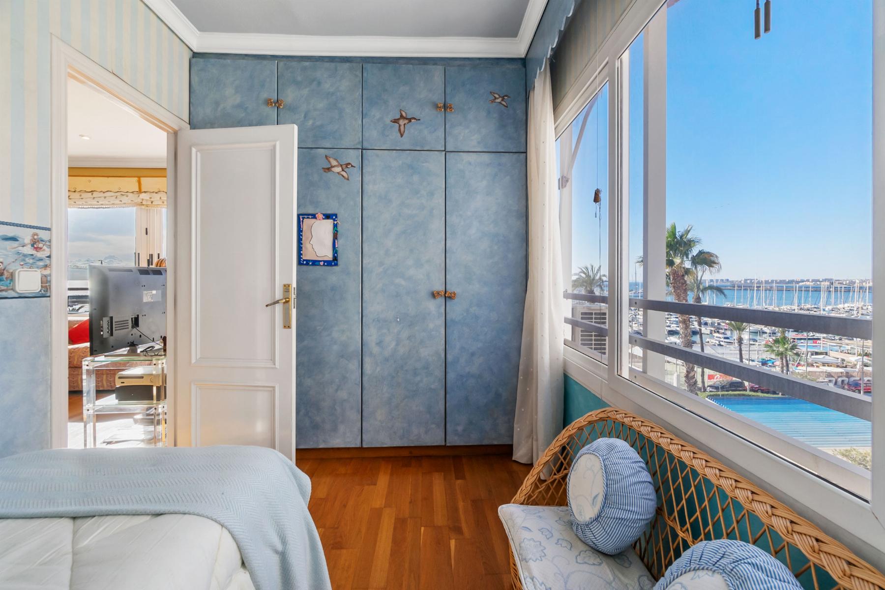 For sale - 4 Bedroom 2 Bathroom Apartamento in Torrevieja - CLUB NAUTICO TORREVIEJA  - Alicante