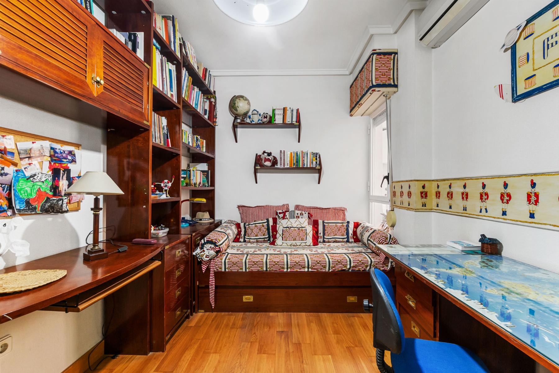 For sale - 4 Bedroom 2 Bathroom Apartamento in Torrevieja - CLUB NAUTICO TORREVIEJA  - Alicante