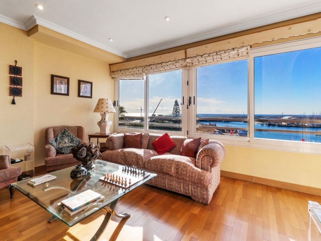 4 Bedroom 2 Bathroom Apartamento in Torrevieja