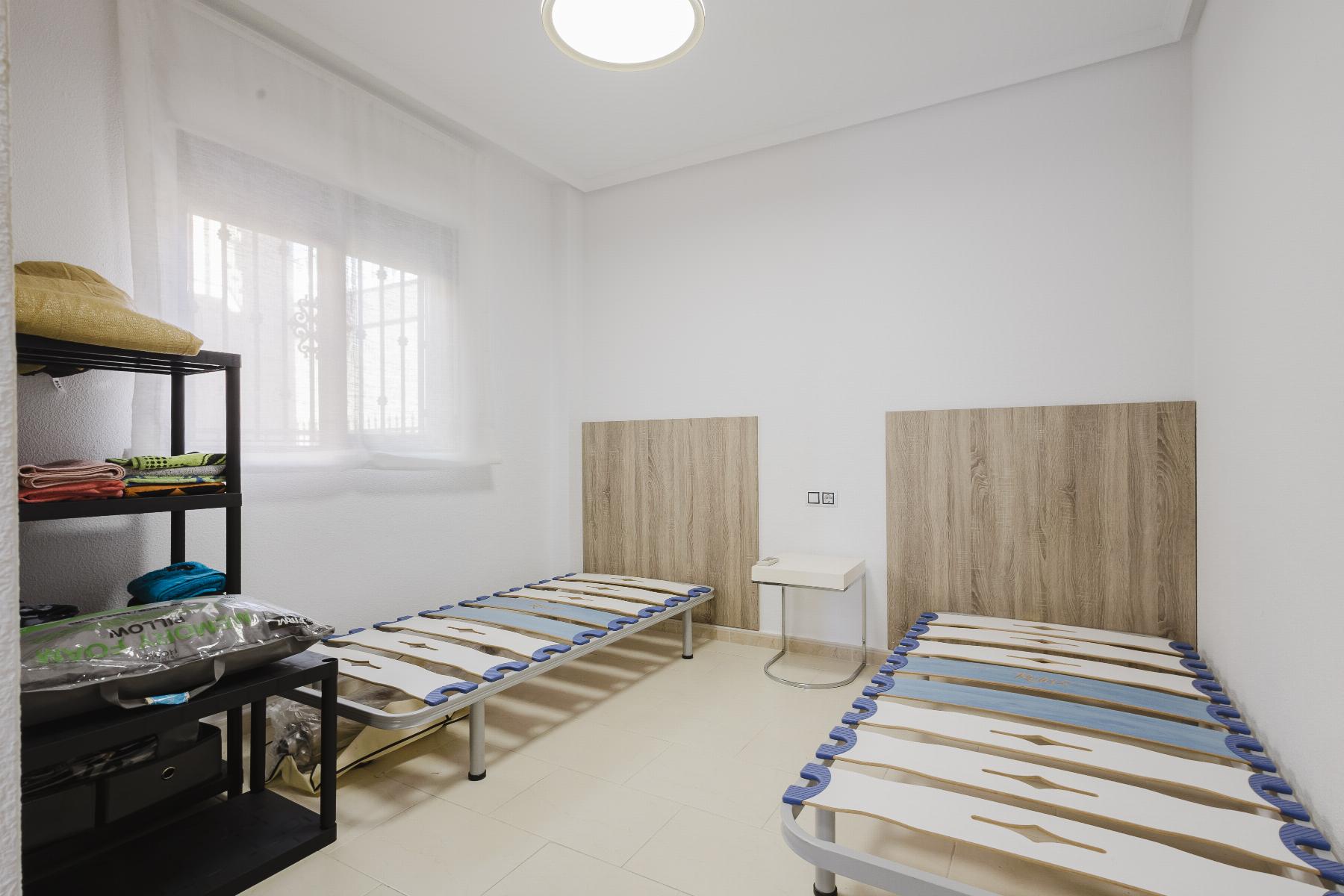 For sale - 2 Bedroom 2 Bathroom Chalet in Torrevieja - Aguas Nuevas  - Alicante