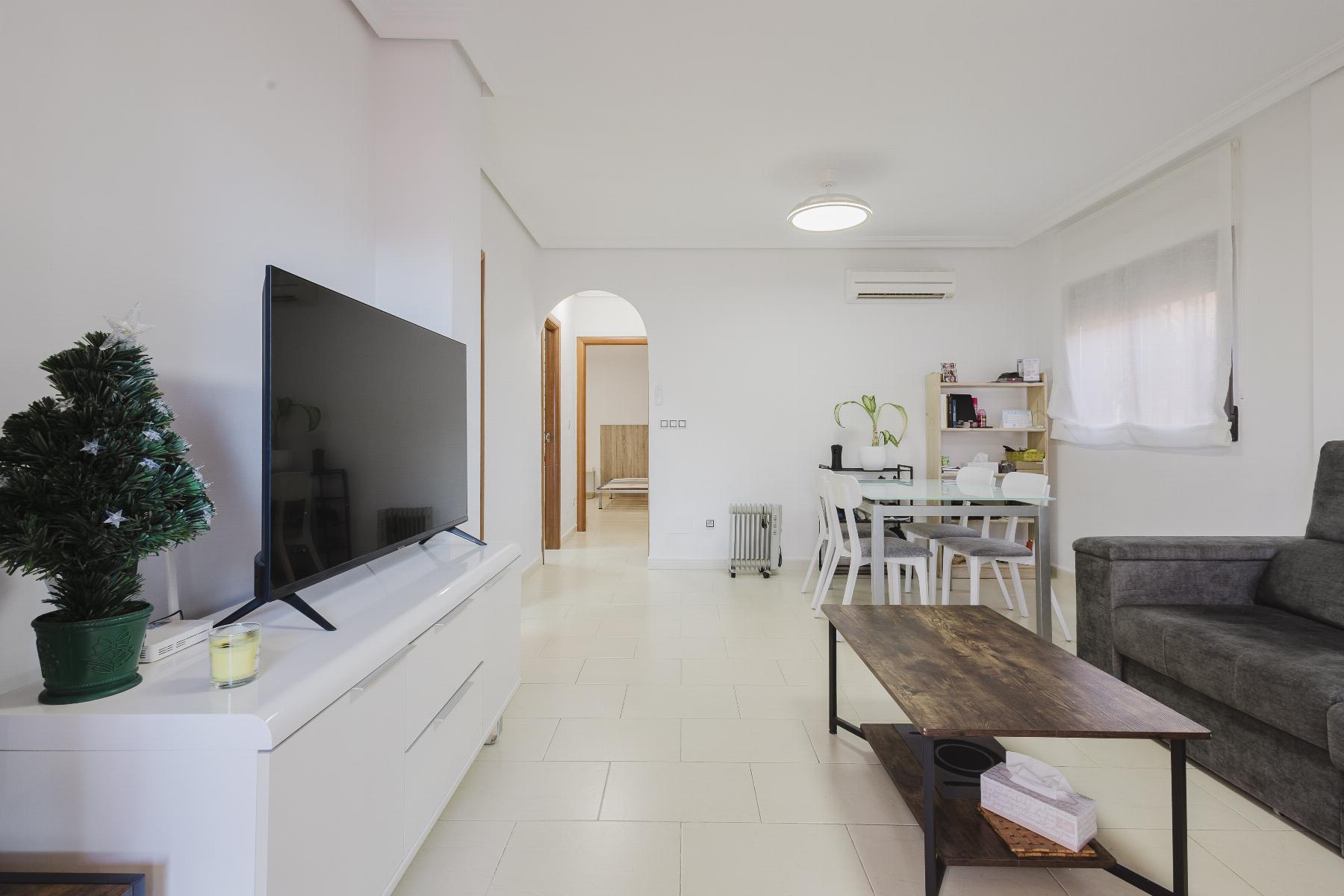 For sale - 2 Bedroom 2 Bathroom Chalet in Torrevieja - Aguas Nuevas  - Alicante