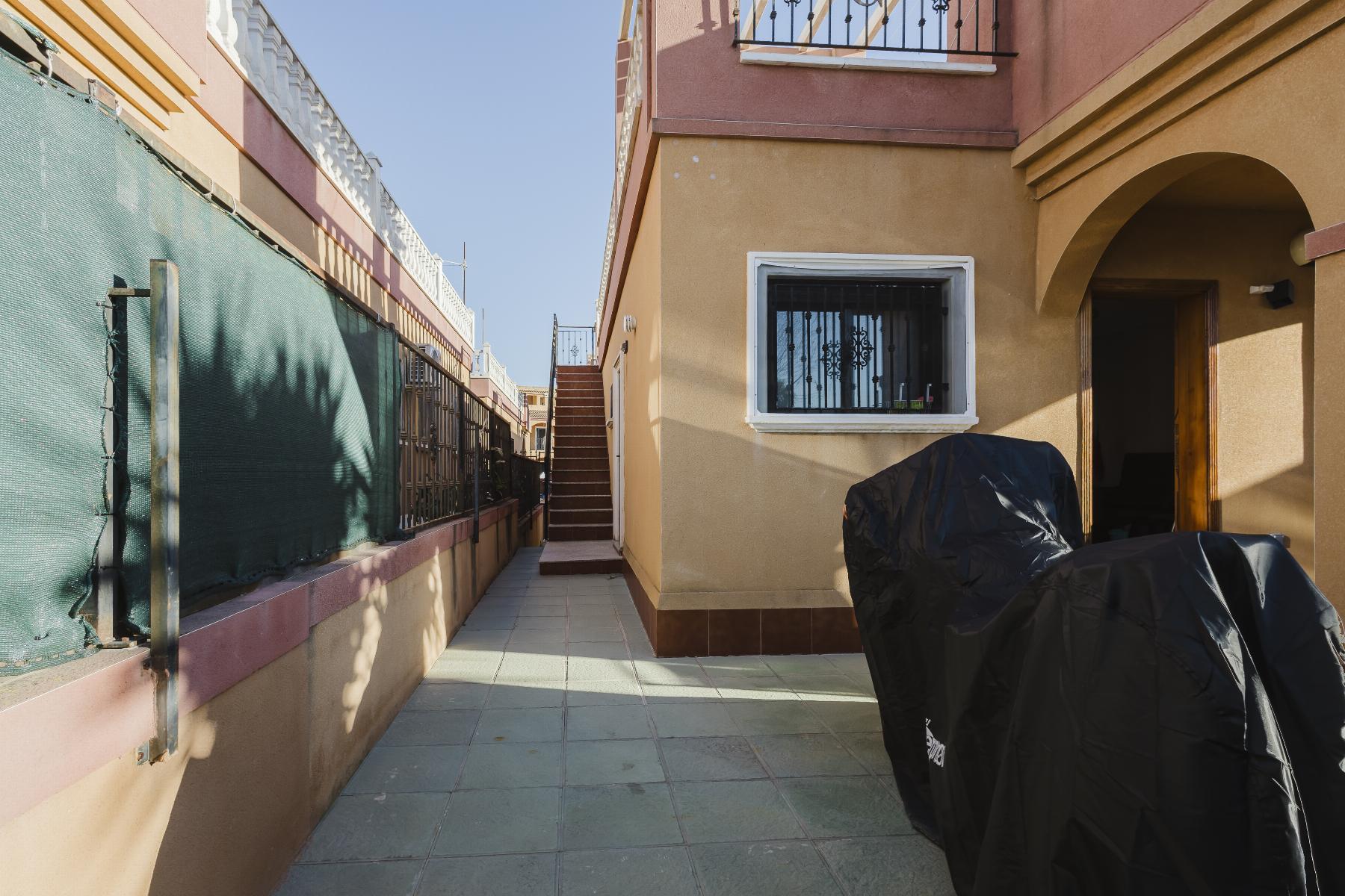 For sale - 2 Bedroom 2 Bathroom Chalet in Torrevieja - Aguas Nuevas  - Alicante