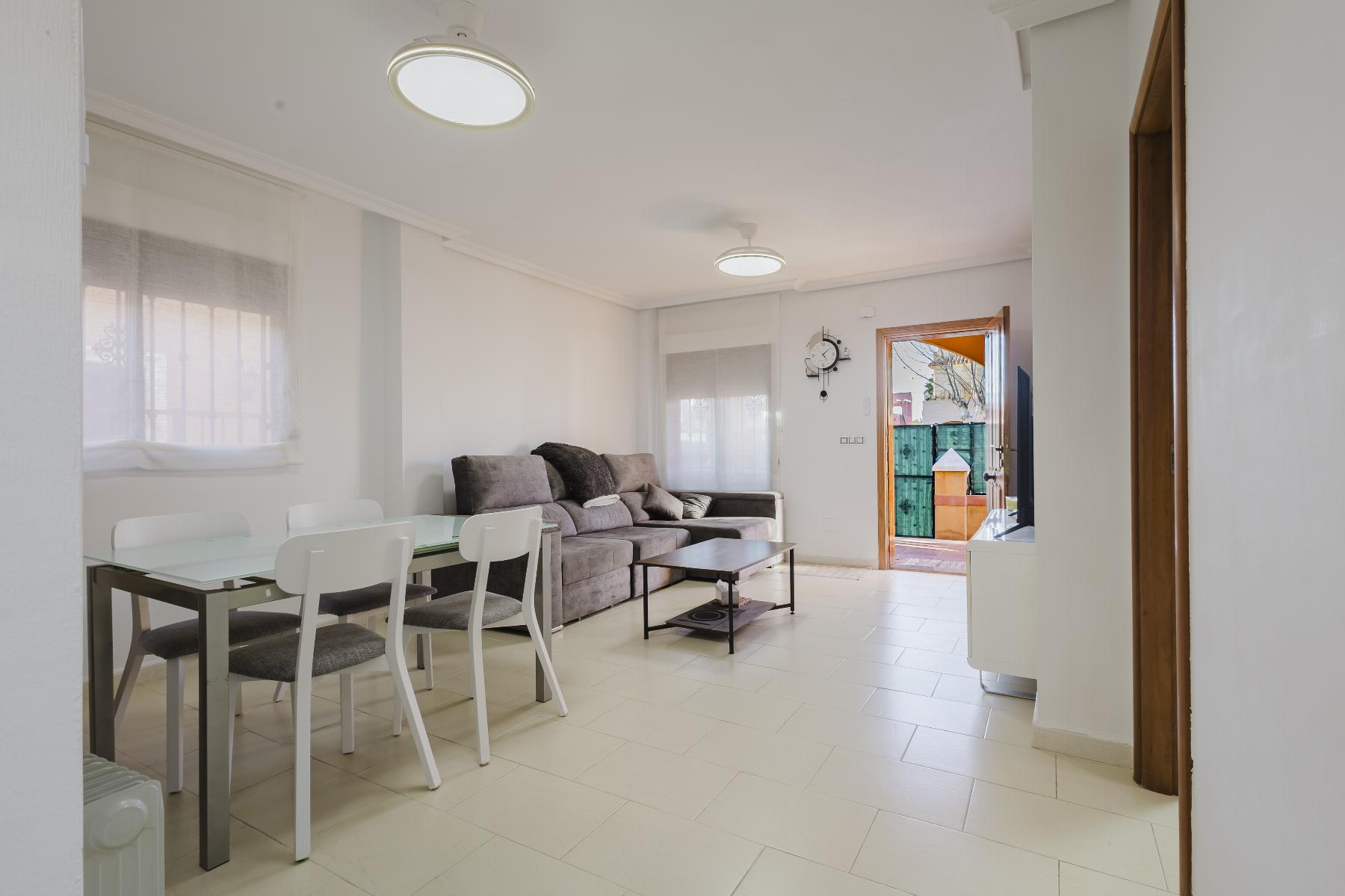 For sale - 2 Bedroom 2 Bathroom Chalet in Torrevieja - Aguas Nuevas  - Alicante