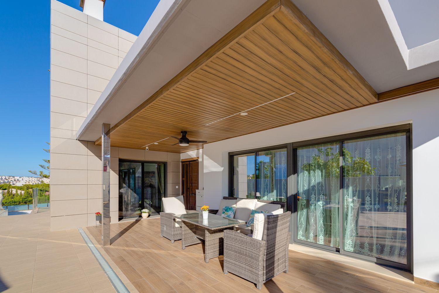 For sale - 3 Bedroom 4 Bathroom Villa in Torrevieja - Los Balcones  - Alicante