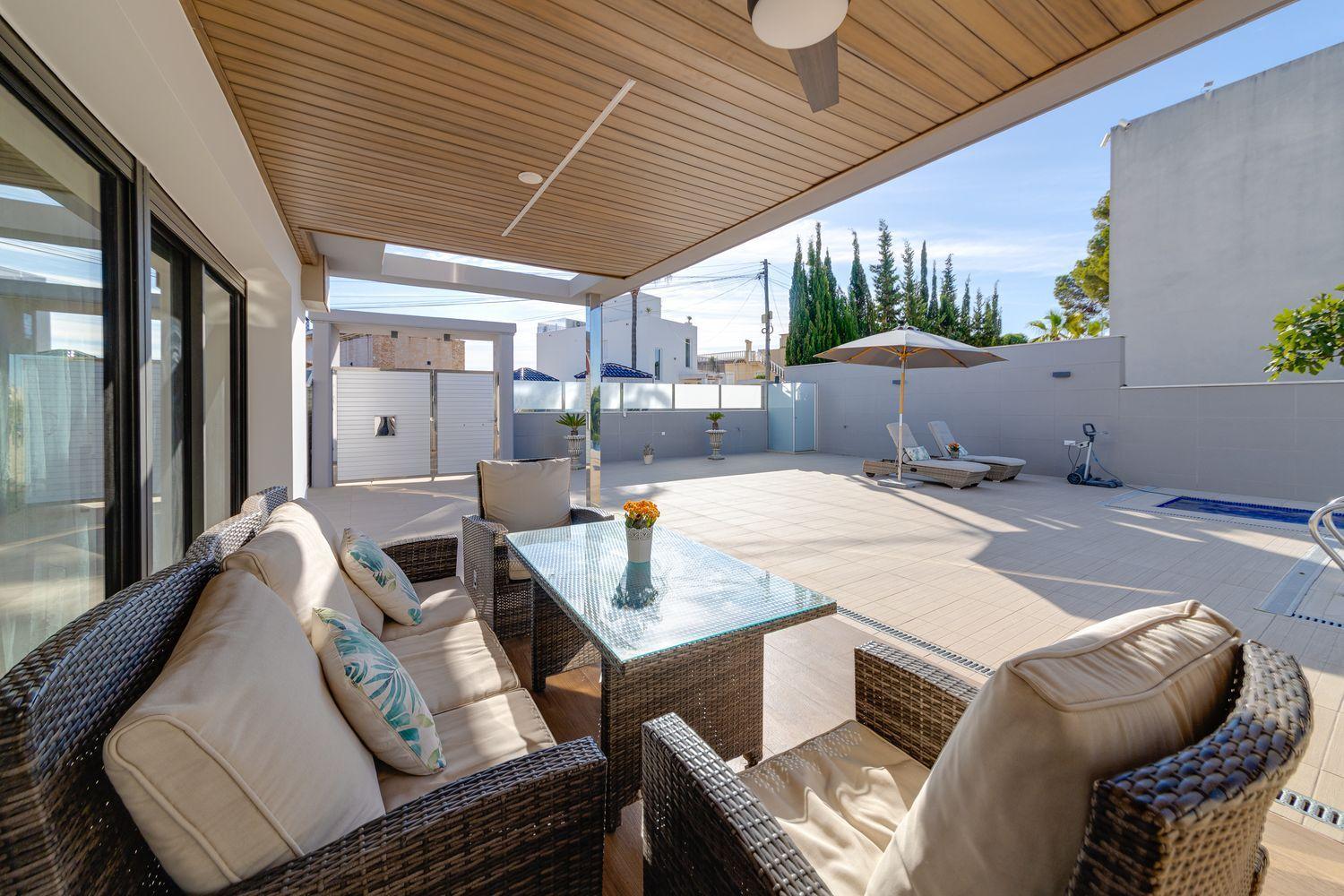 For sale - 3 Bedroom 4 Bathroom Villa in Torrevieja - Los Balcones  - Alicante