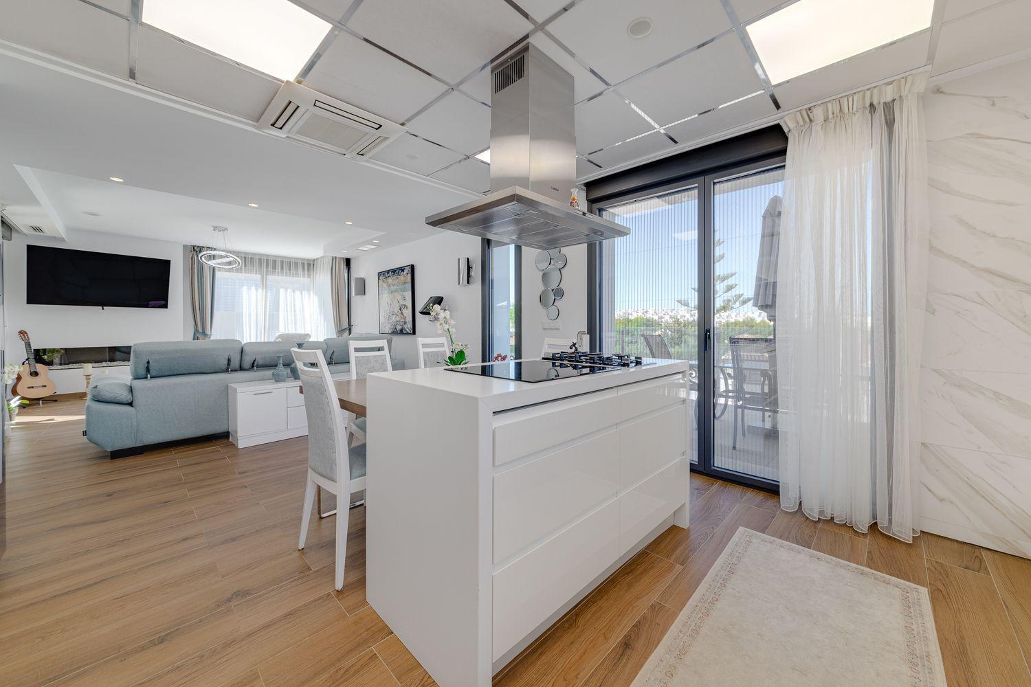 For sale - 3 Bedroom 4 Bathroom Villa in Torrevieja - Los Balcones  - Alicante