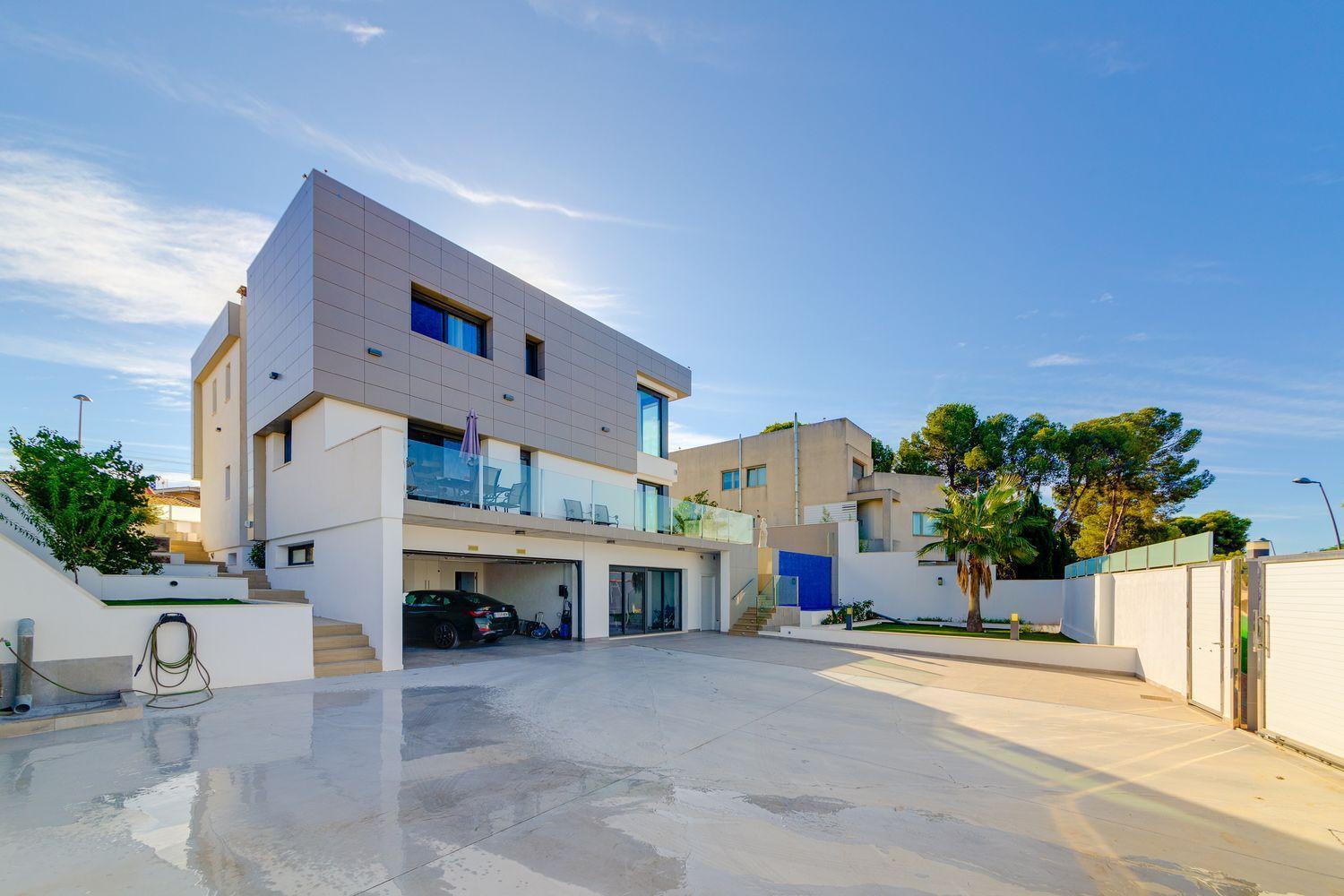 For sale - 3 Bedroom 4 Bathroom Villa in Torrevieja - Los Balcones  - Alicante