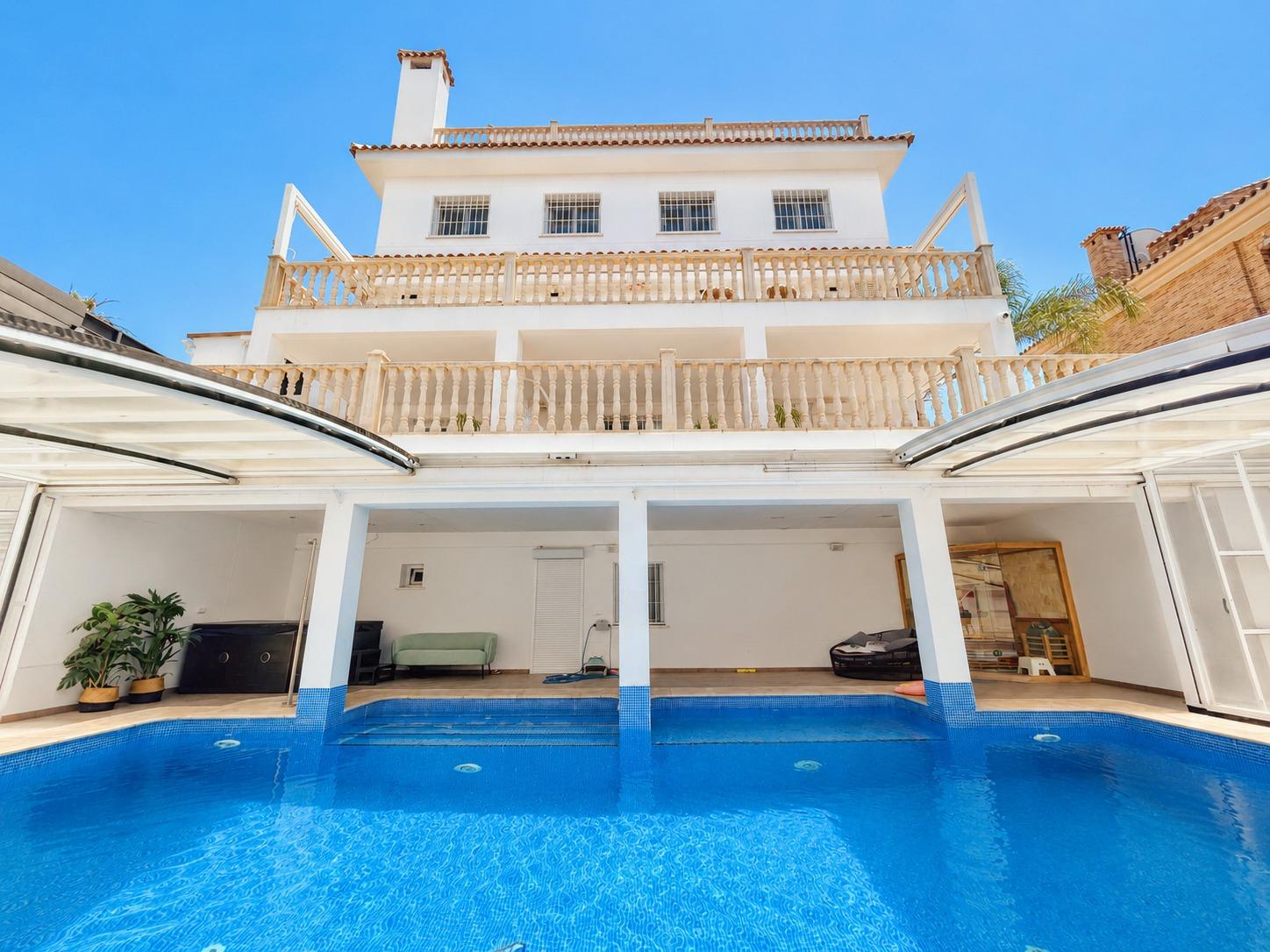 For sale - 4 Bedroom 5 Bathroom Villa in Dehesa de campoamor - Campoamor  - Alicante