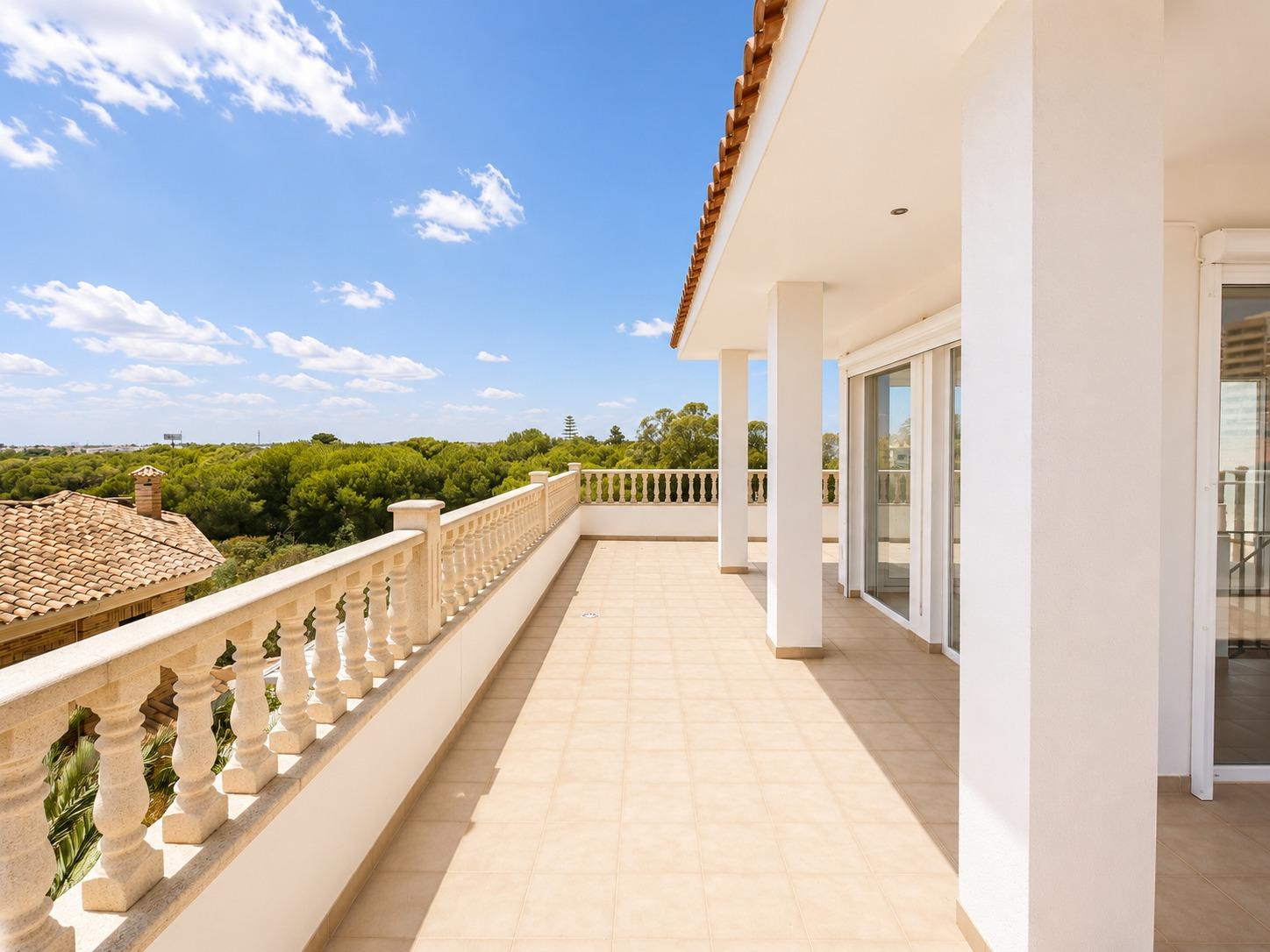 For sale - 4 Bedroom 5 Bathroom Villa in Dehesa de campoamor - Campoamor  - Alicante