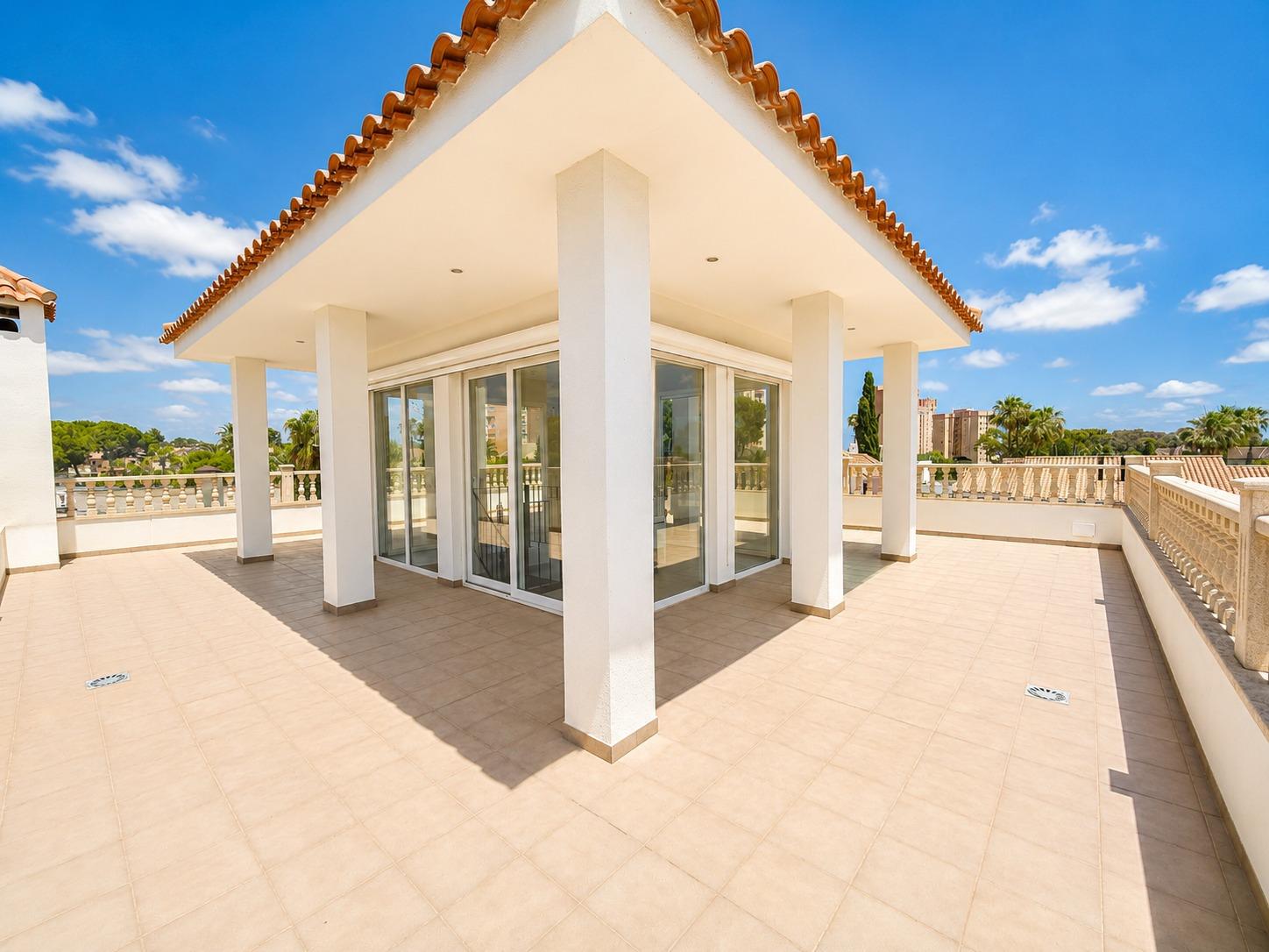 For sale - 4 Bedroom 5 Bathroom Villa in Dehesa de campoamor - Campoamor  - Alicante