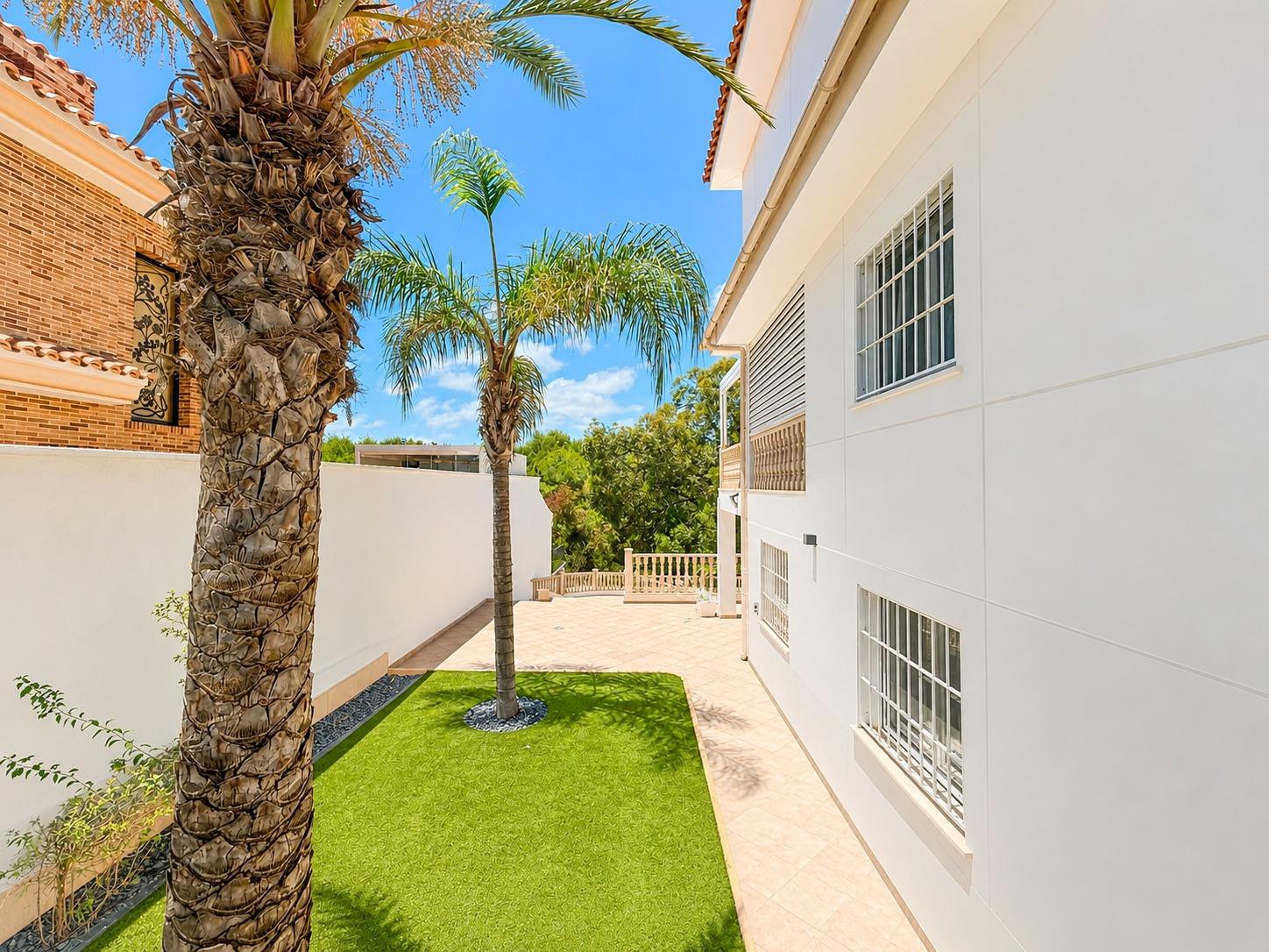 For sale - 4 Bedroom 5 Bathroom Villa in Dehesa de campoamor - Campoamor  - Alicante