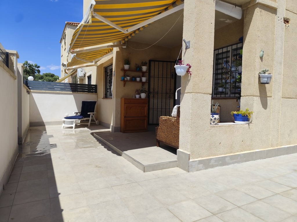 For sale - 2 Bedroom 1 Bathroom Ground floor Apartment in Torrevieja -  - Alicante