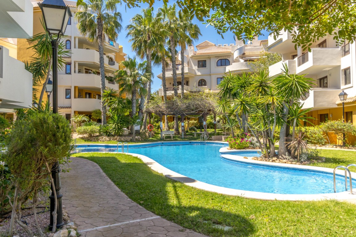 For sale - 2 Bedroom 1 Bathroom Penthouse in Punta Prima -  - Alicante