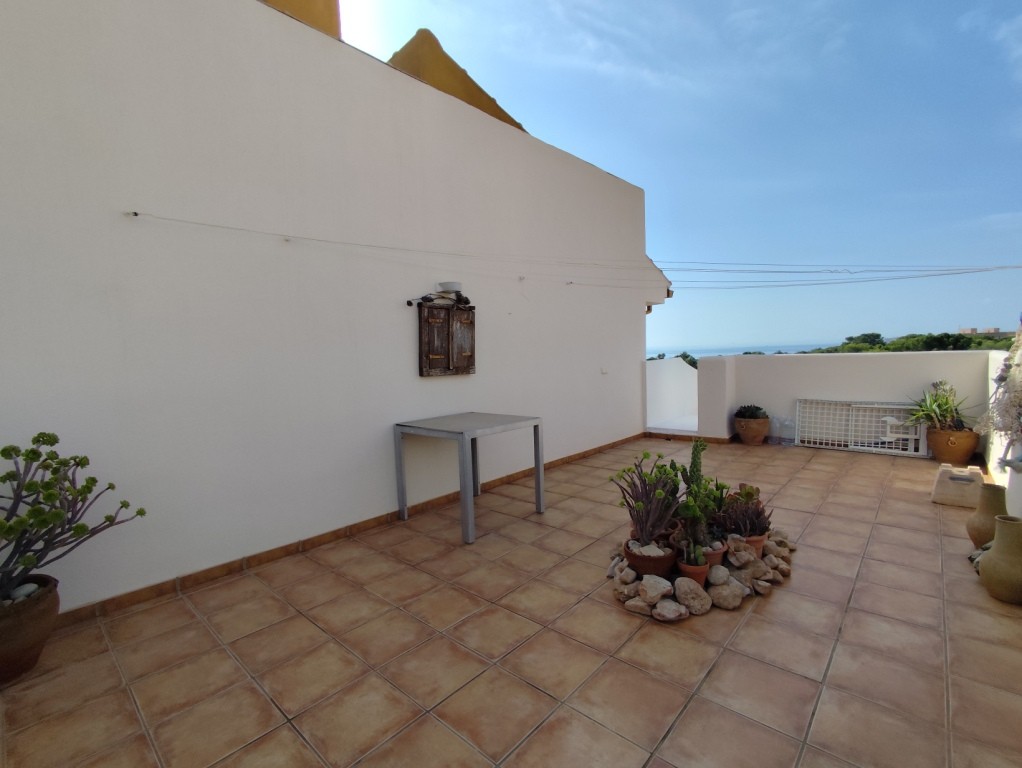 For sale - 2 Bedroom 1 Bathroom Penthouse in Punta Prima -  - Alicante