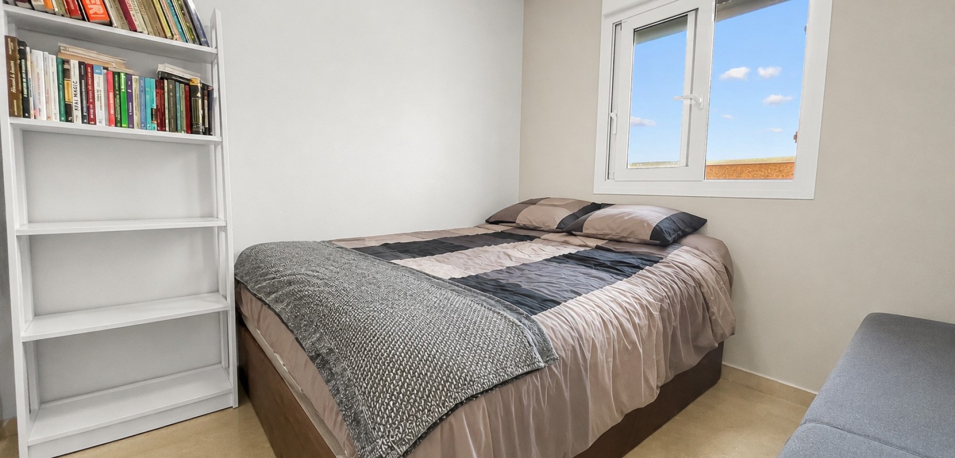 For sale - 3 Bedroom 2 Bathroom Apartment in Guardamar del Segura - El Raso  - Costa Blanca (Alicante)