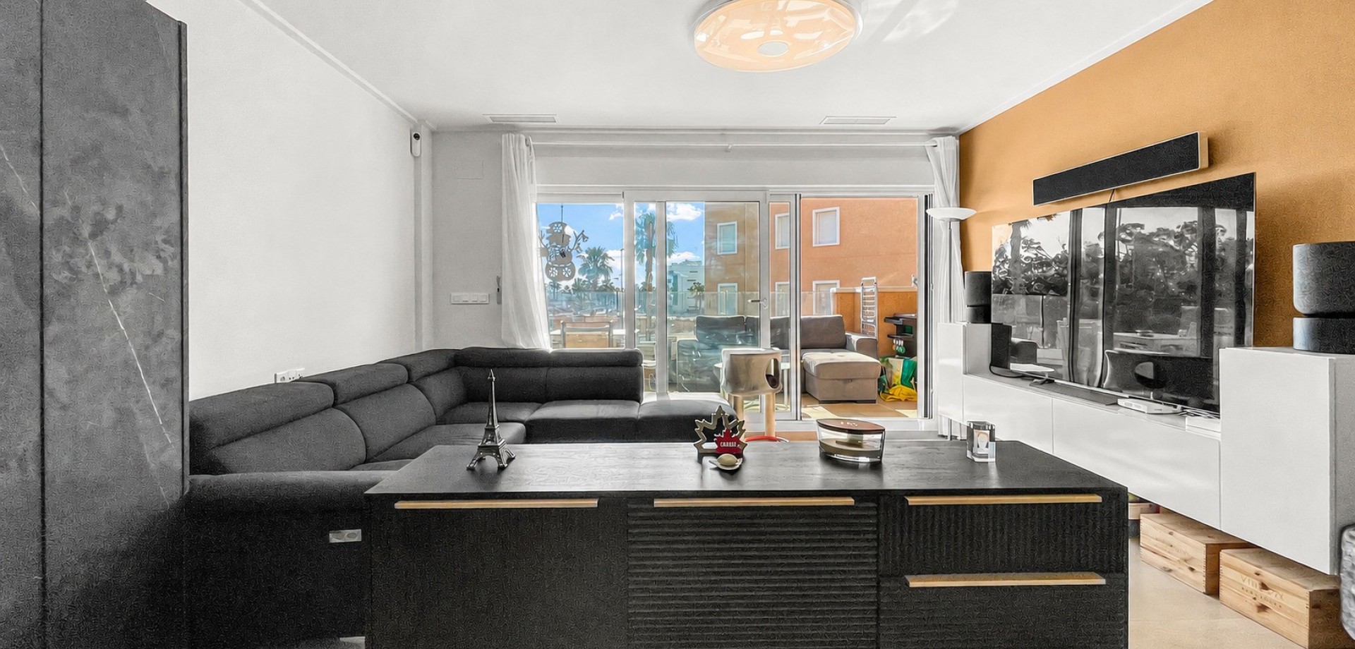 For sale - 3 Bedroom 2 Bathroom Apartment in Guardamar del Segura - El Raso  - Costa Blanca (Alicante)