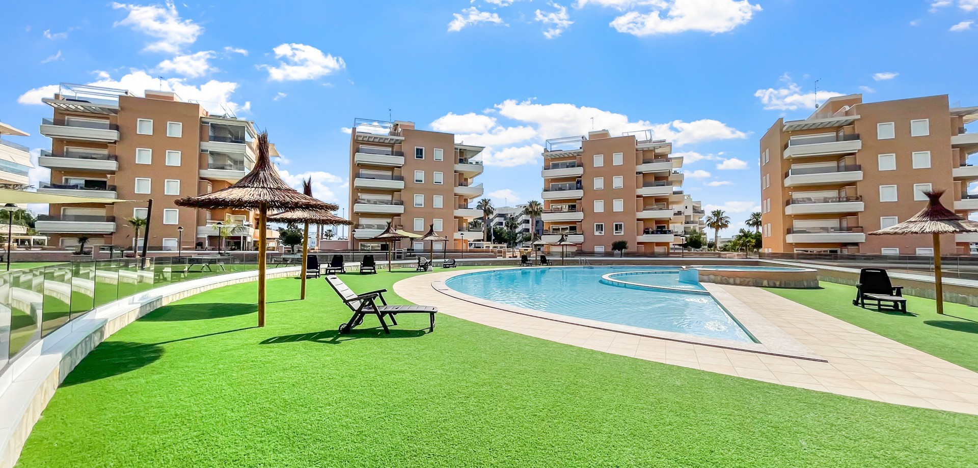 For sale - 3 Bedroom 2 Bathroom Apartment in Guardamar del Segura - El Raso  - Costa Blanca (Alicante)