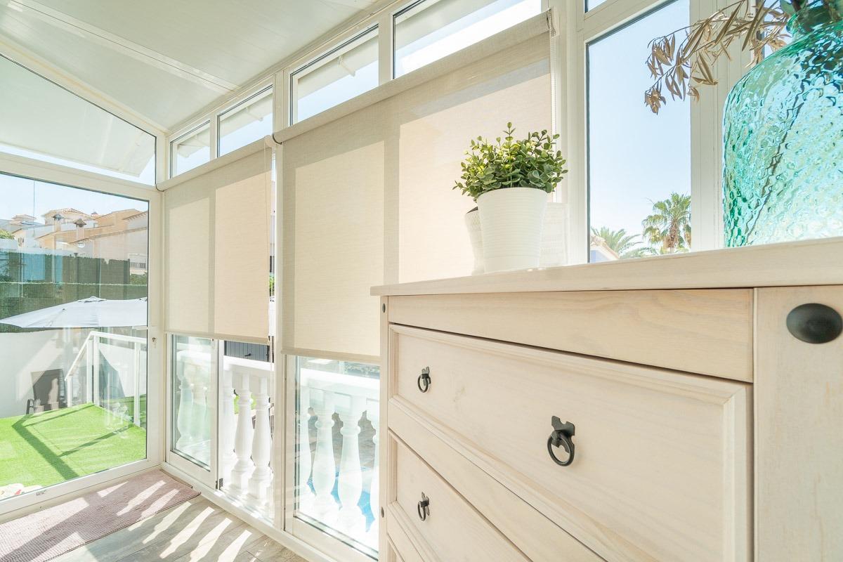 For sale - 4 Bedroom 3 Bathroom Villa in Villamartin - Las filipinas  - Alicante